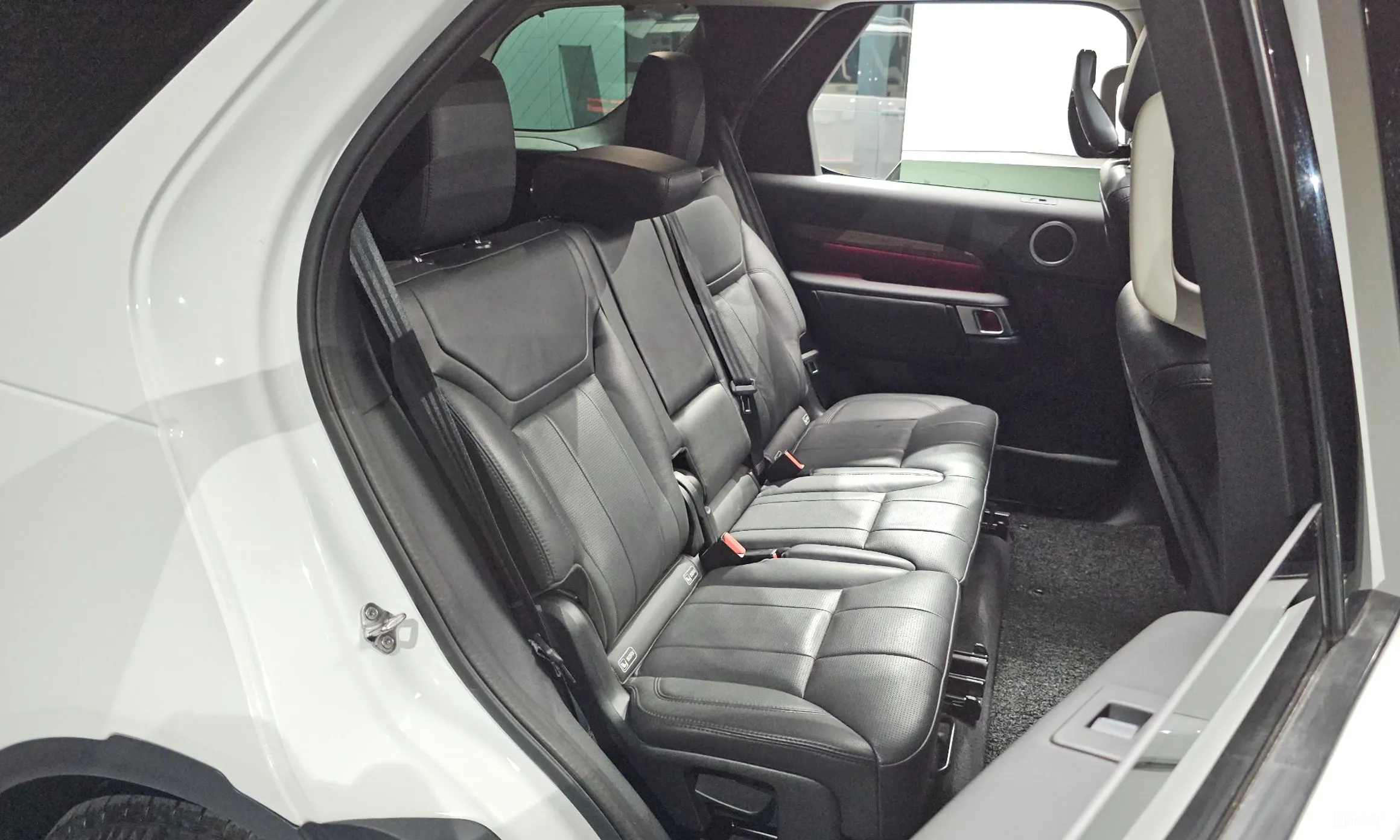 Land Rover Discovery 5 превью 11