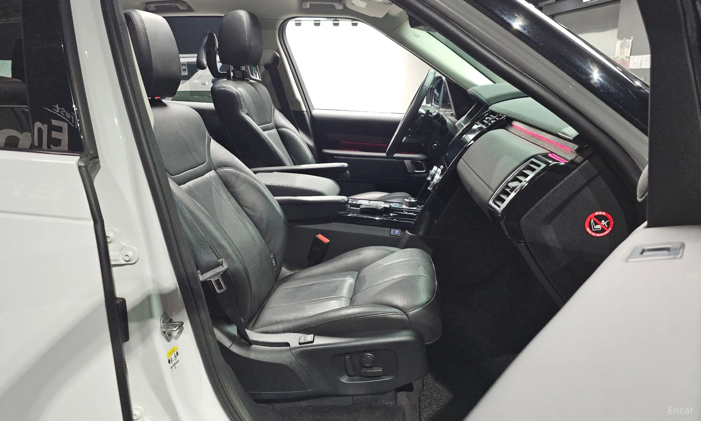 Land Rover Discovery 5 превью 12