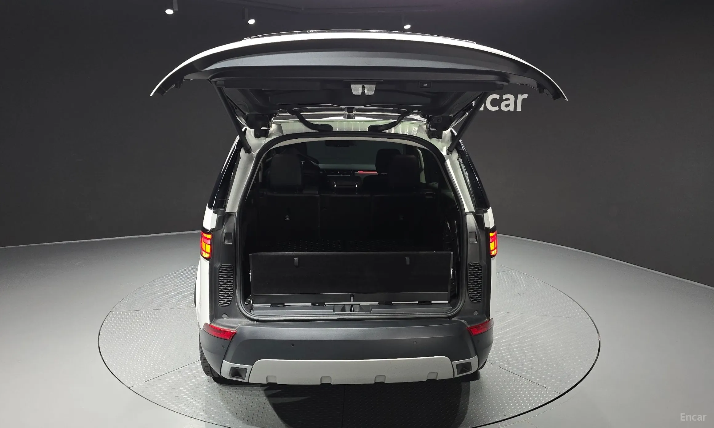 Land Rover Discovery 5 превью 20