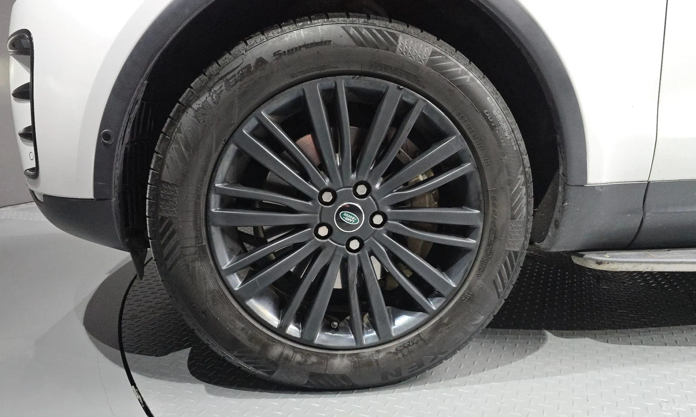 Land Rover Discovery 5 превью 5