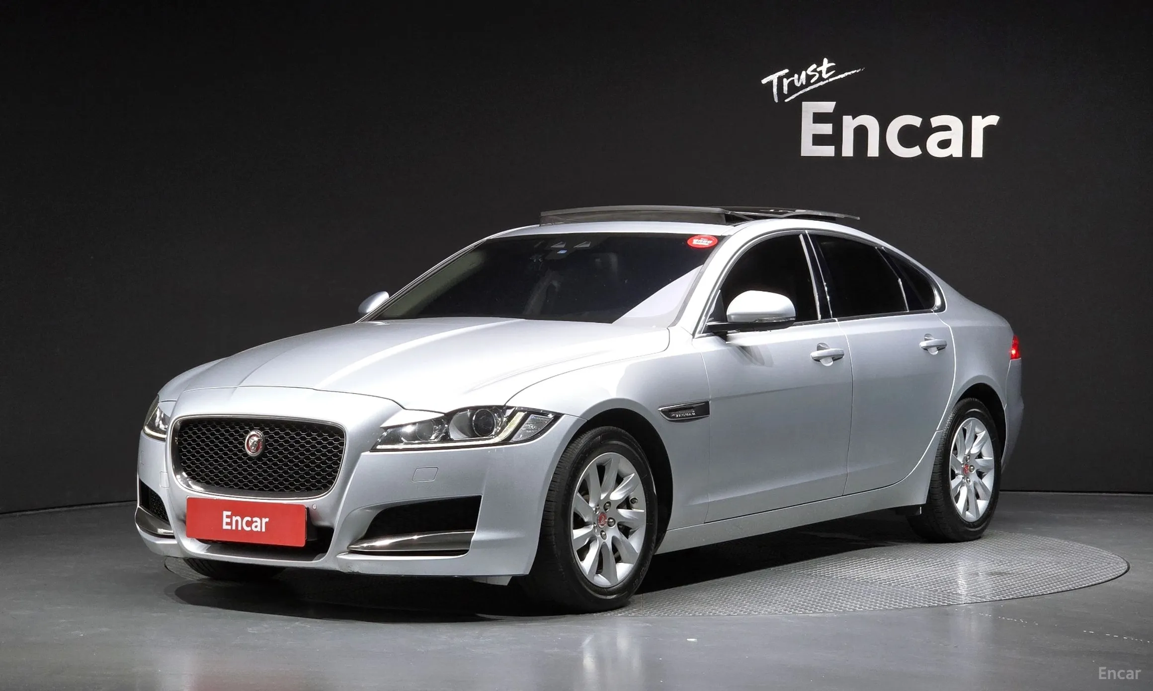 Jaguar XF (x260)