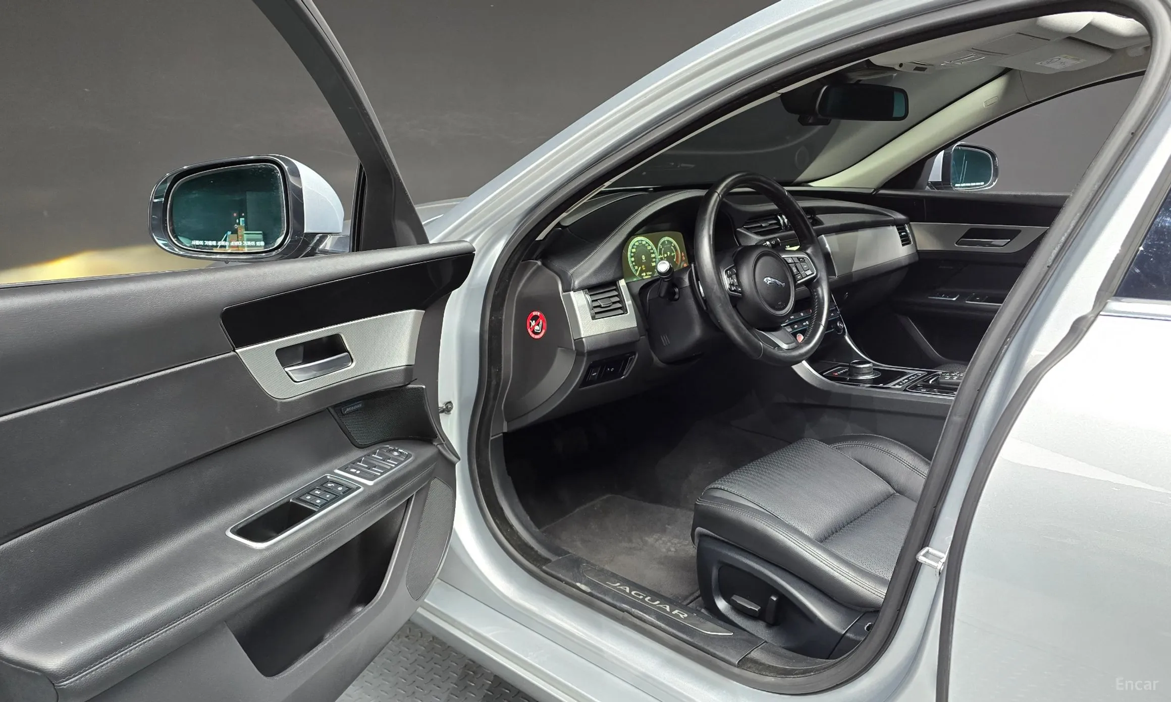 Jaguar XF (x260) превью 10
