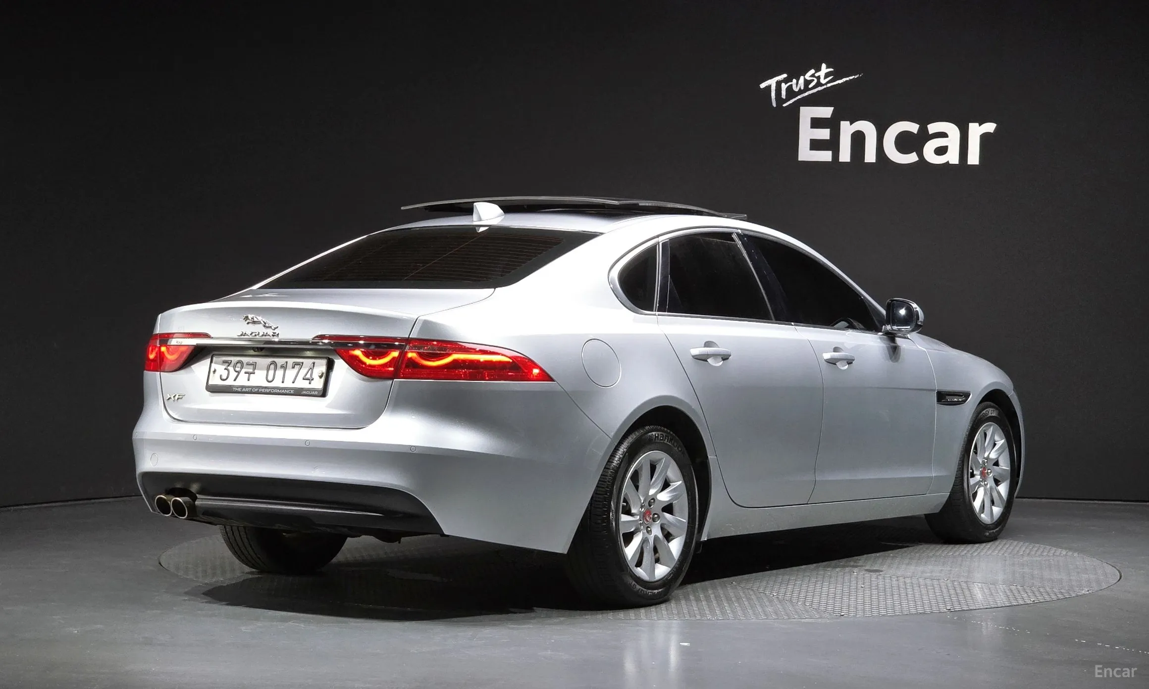 Jaguar XF (x260)