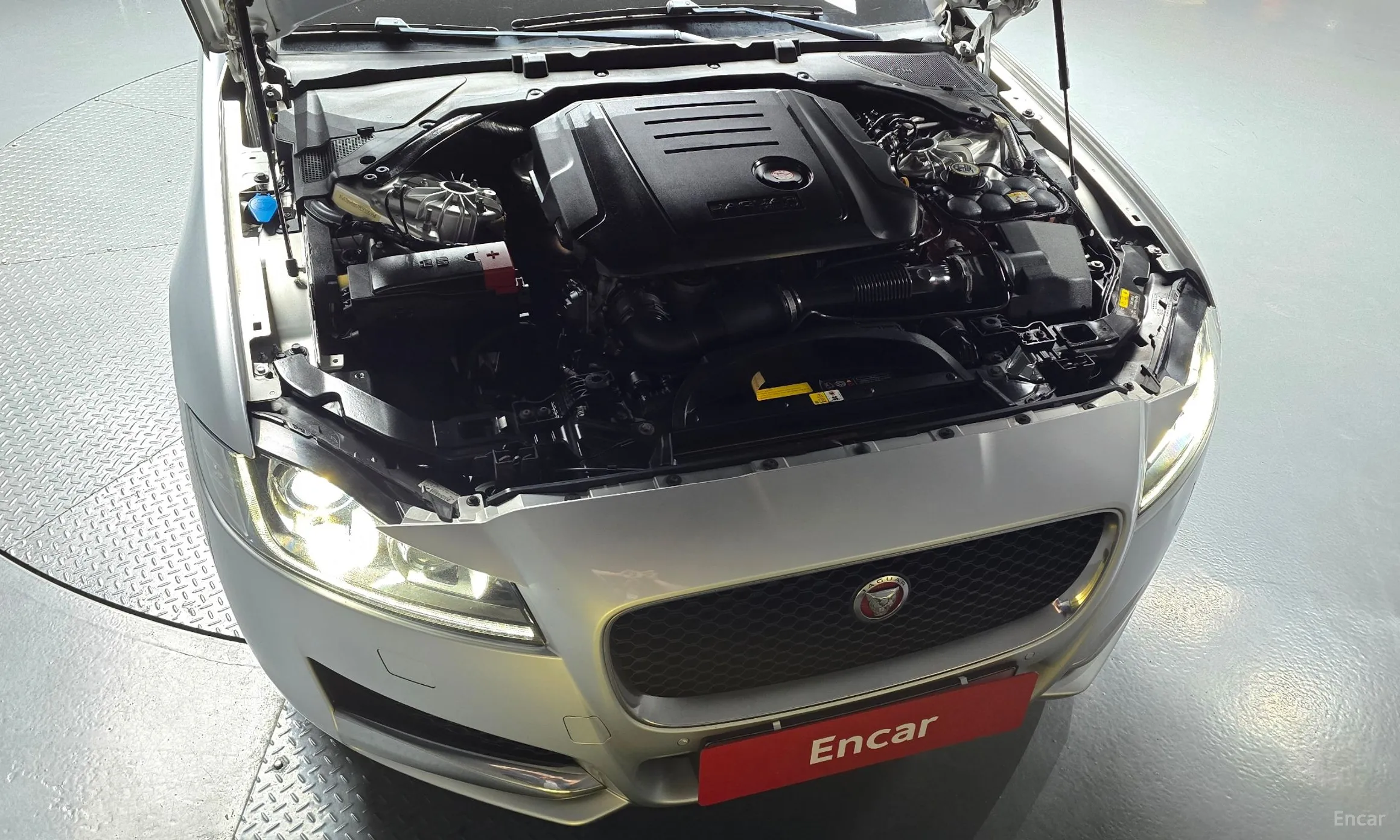 Jaguar XF (x260) превью 6