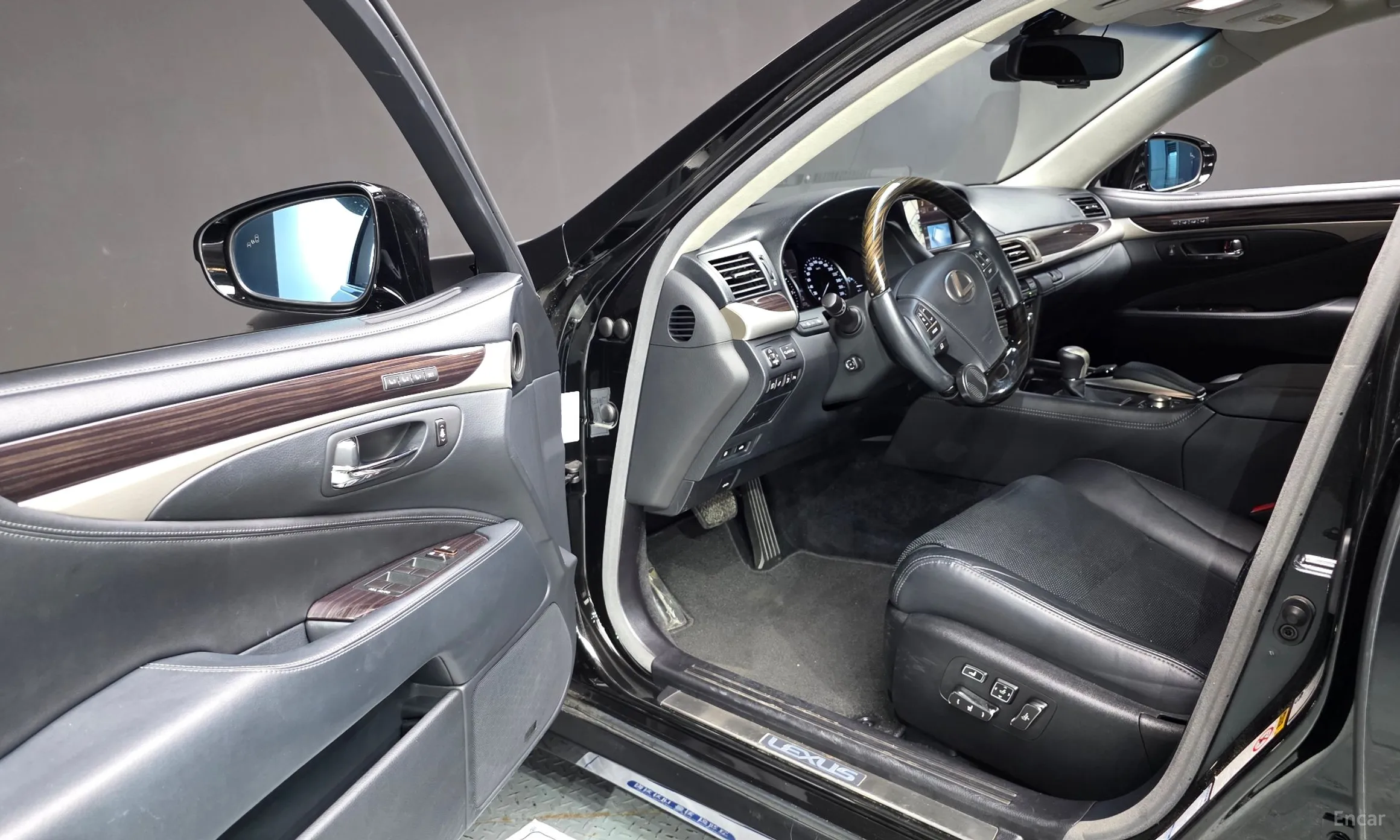 Lexus LS460 превью 11
