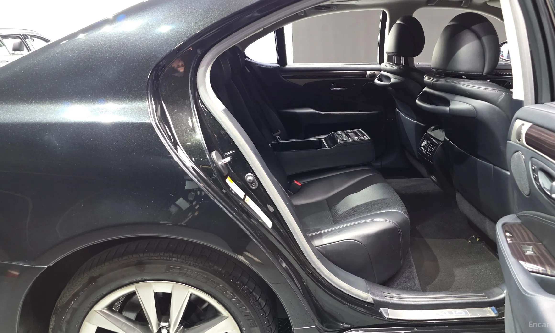 Lexus LS460 превью 12