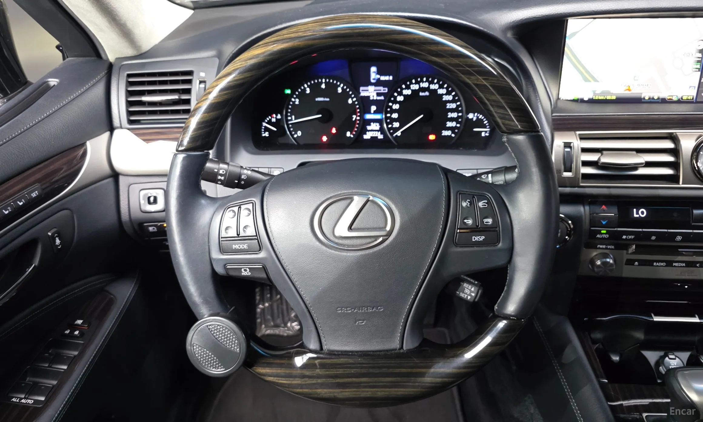 Lexus LS460 превью 13