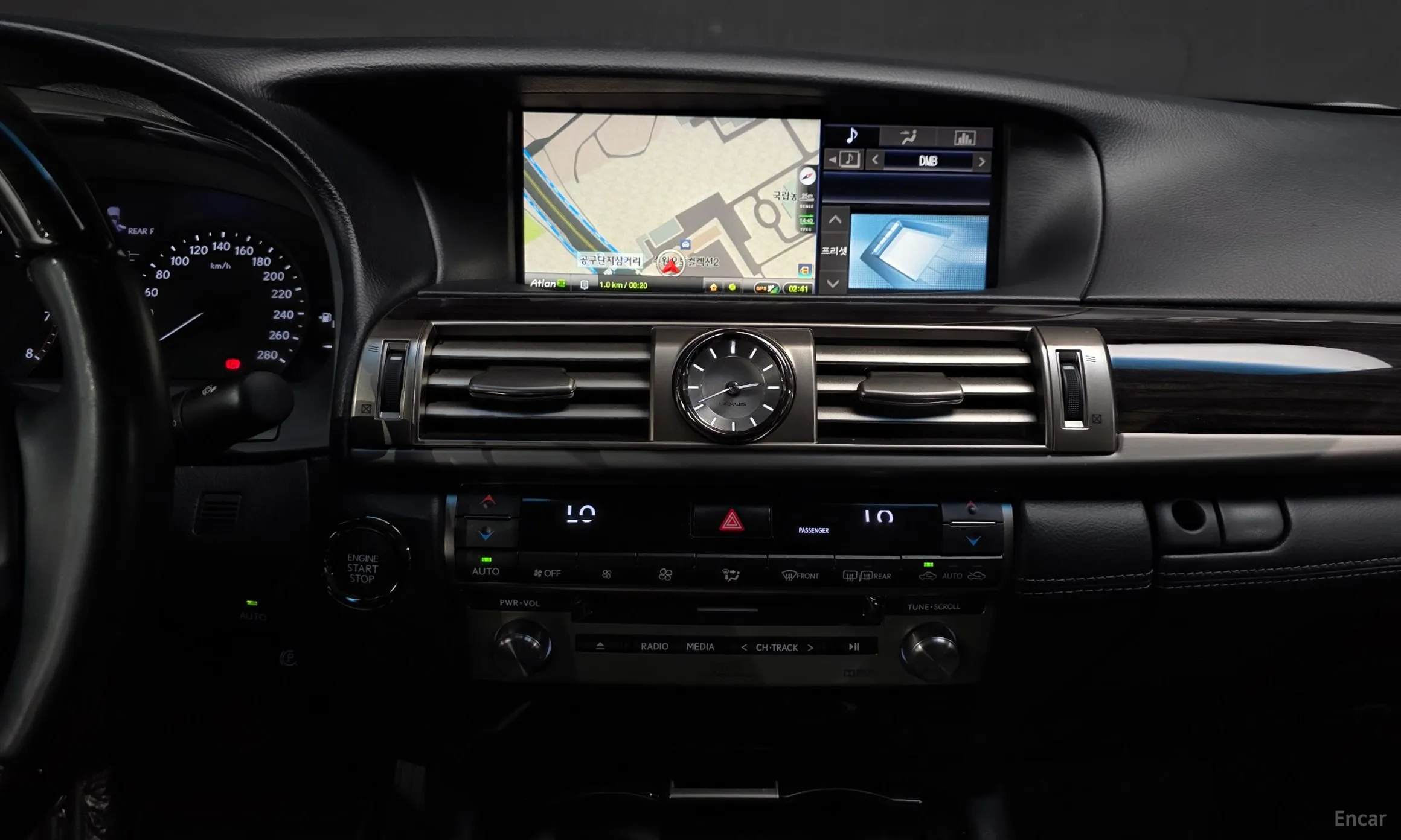 Lexus LS460 превью 14