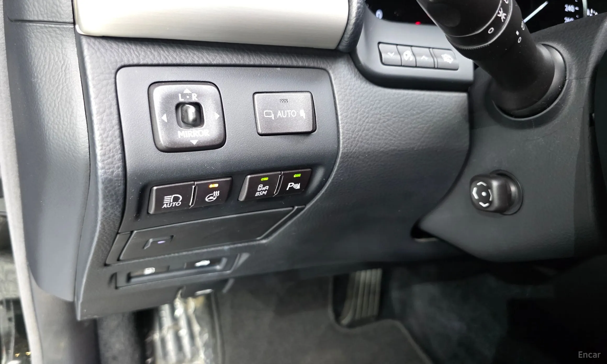 Lexus LS460 превью 16