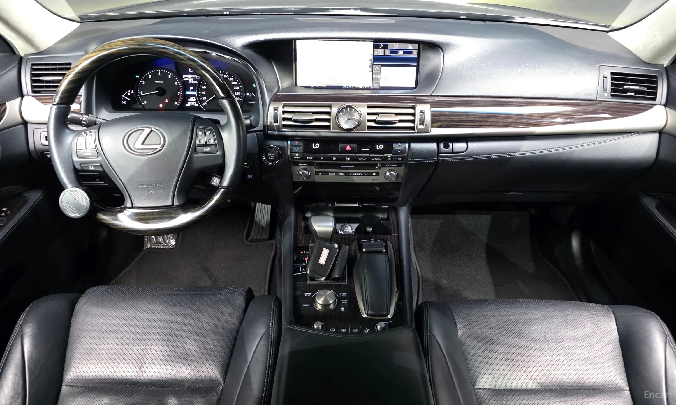 Lexus LS460 превью 7