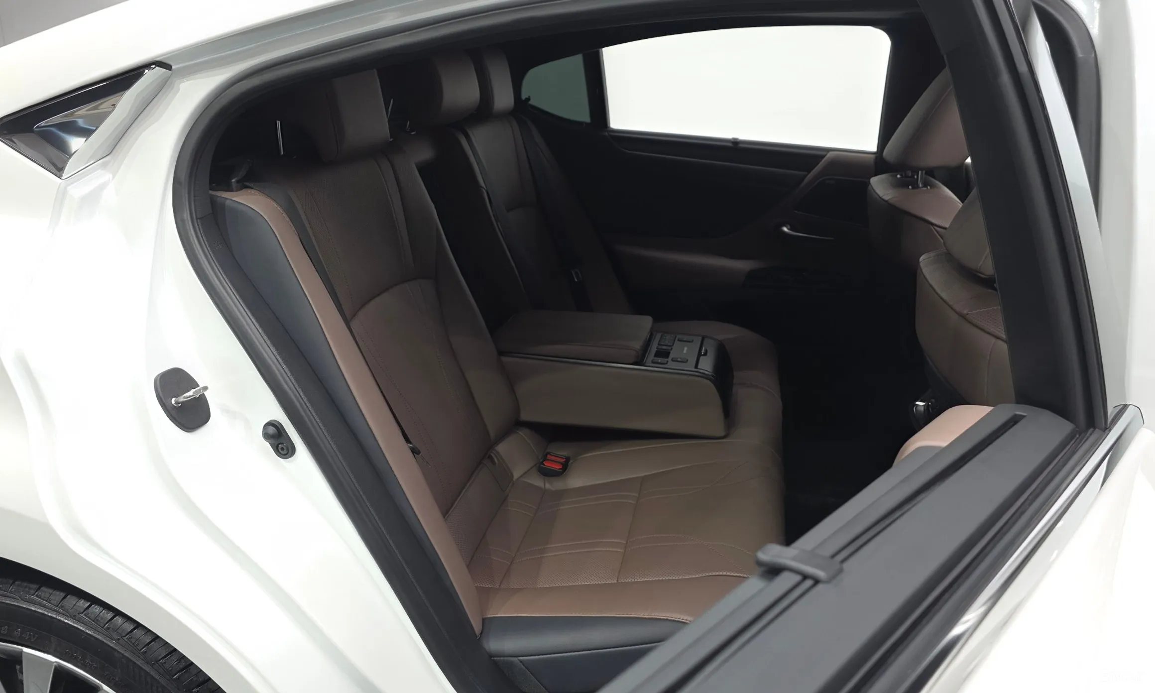 Lexus ES300h 7th Generation превью 11