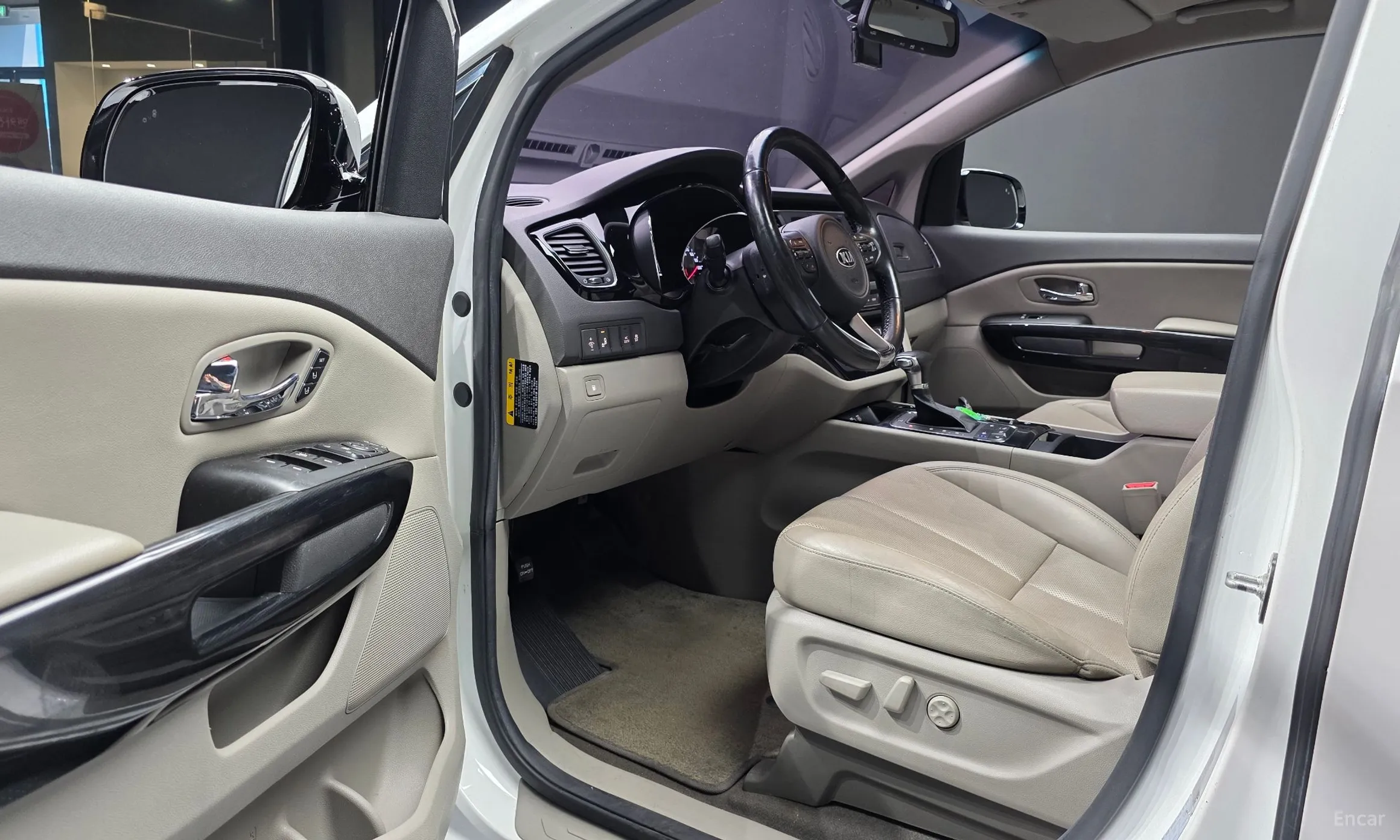 Kia Carnival превью 10