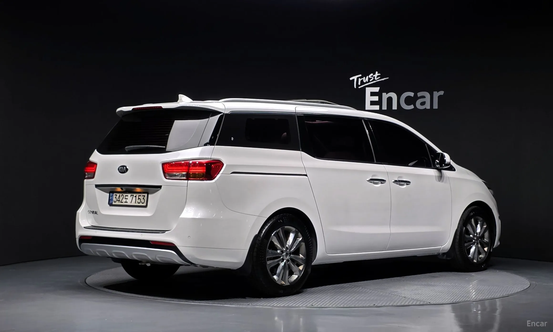 Kia Carnival превью 2