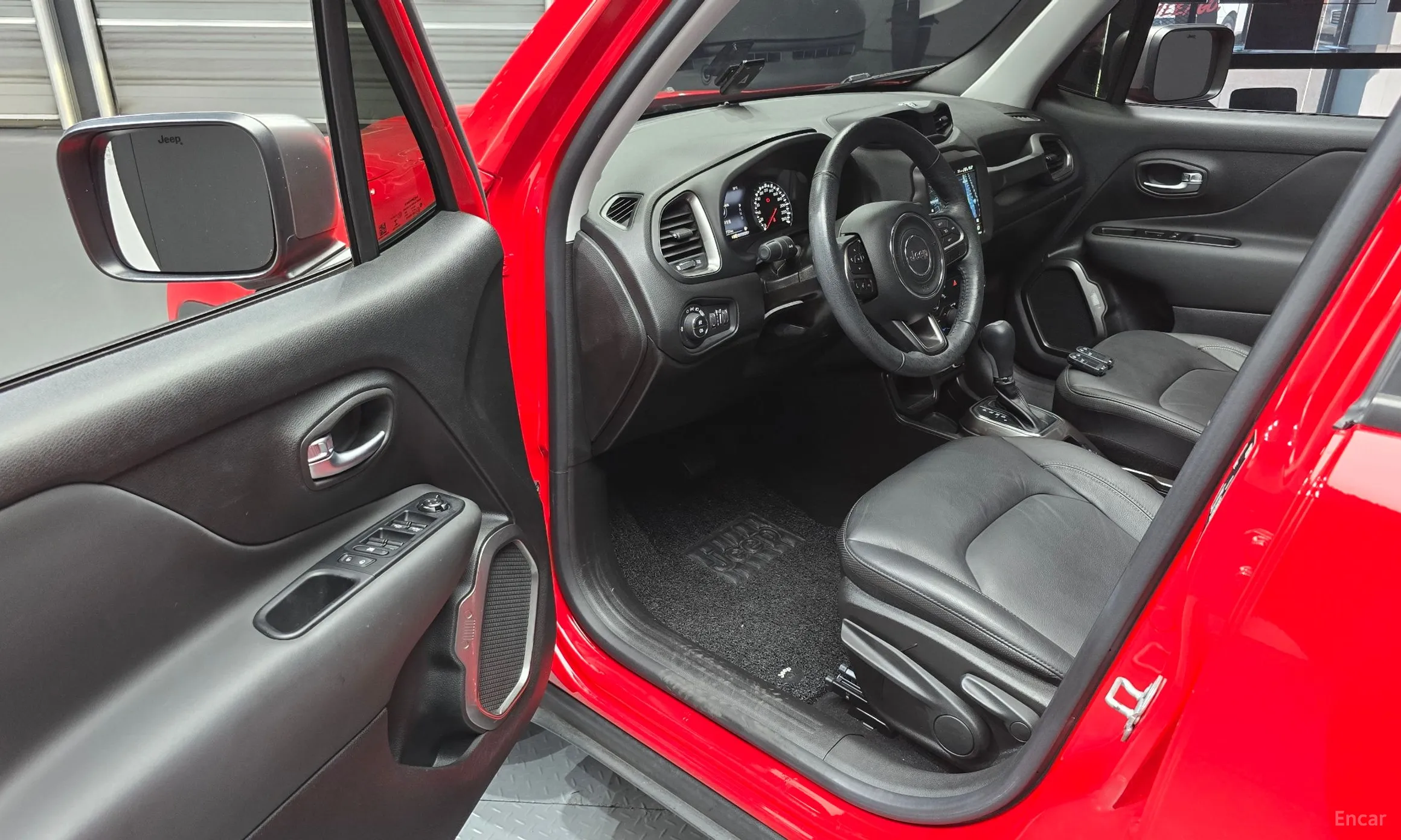 Jeep Renegade превью 10