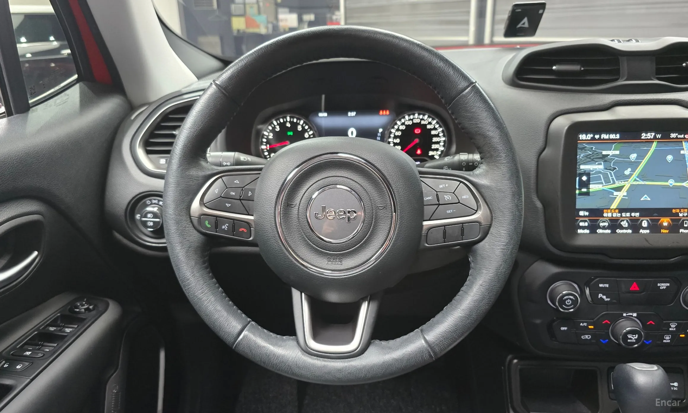 Jeep Renegade превью 13