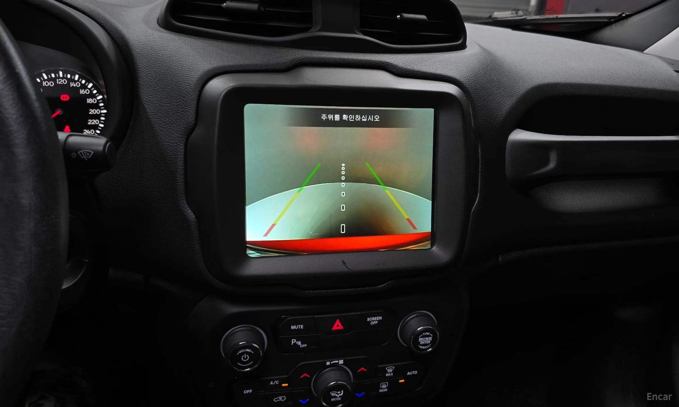 Jeep Renegade превью 14