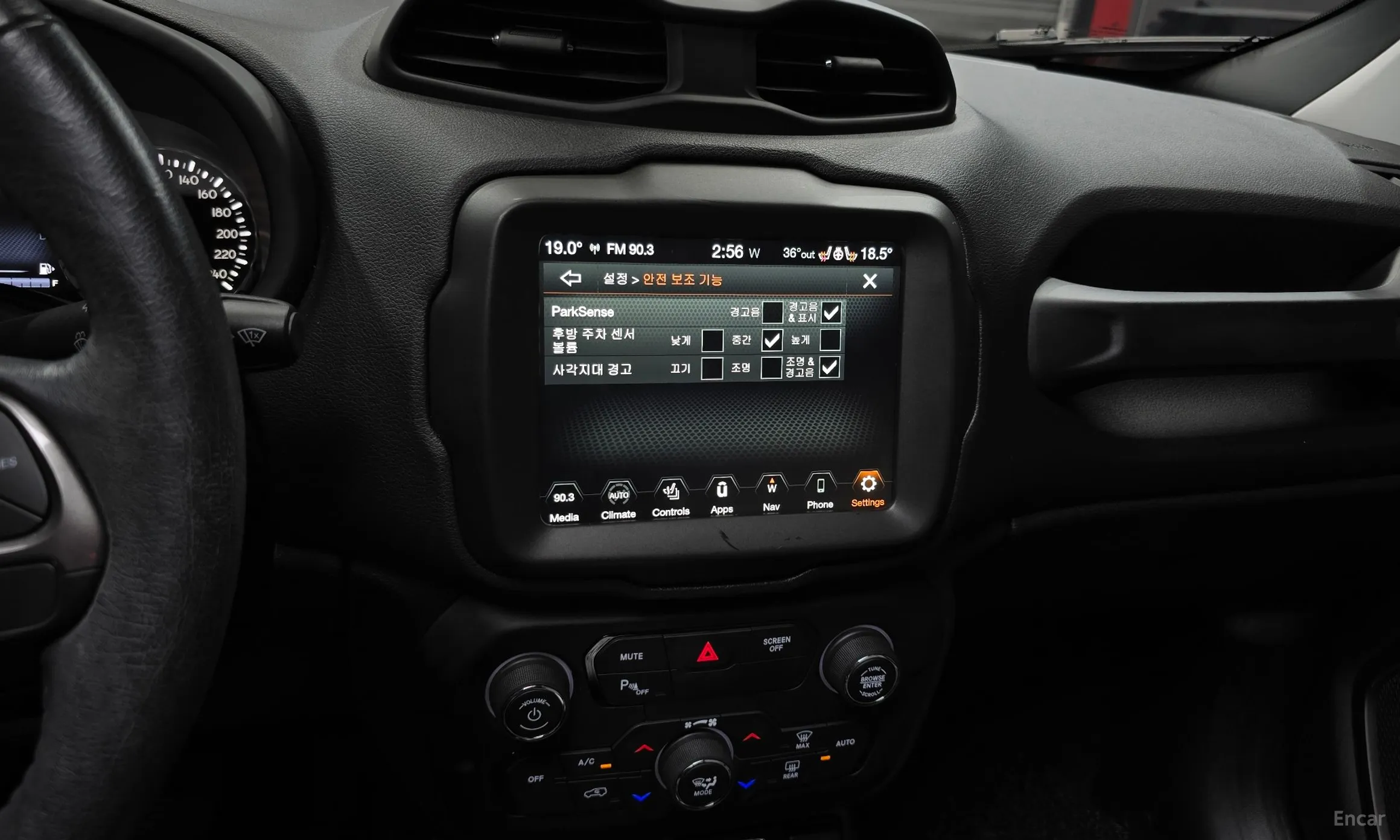 Jeep Renegade превью 15