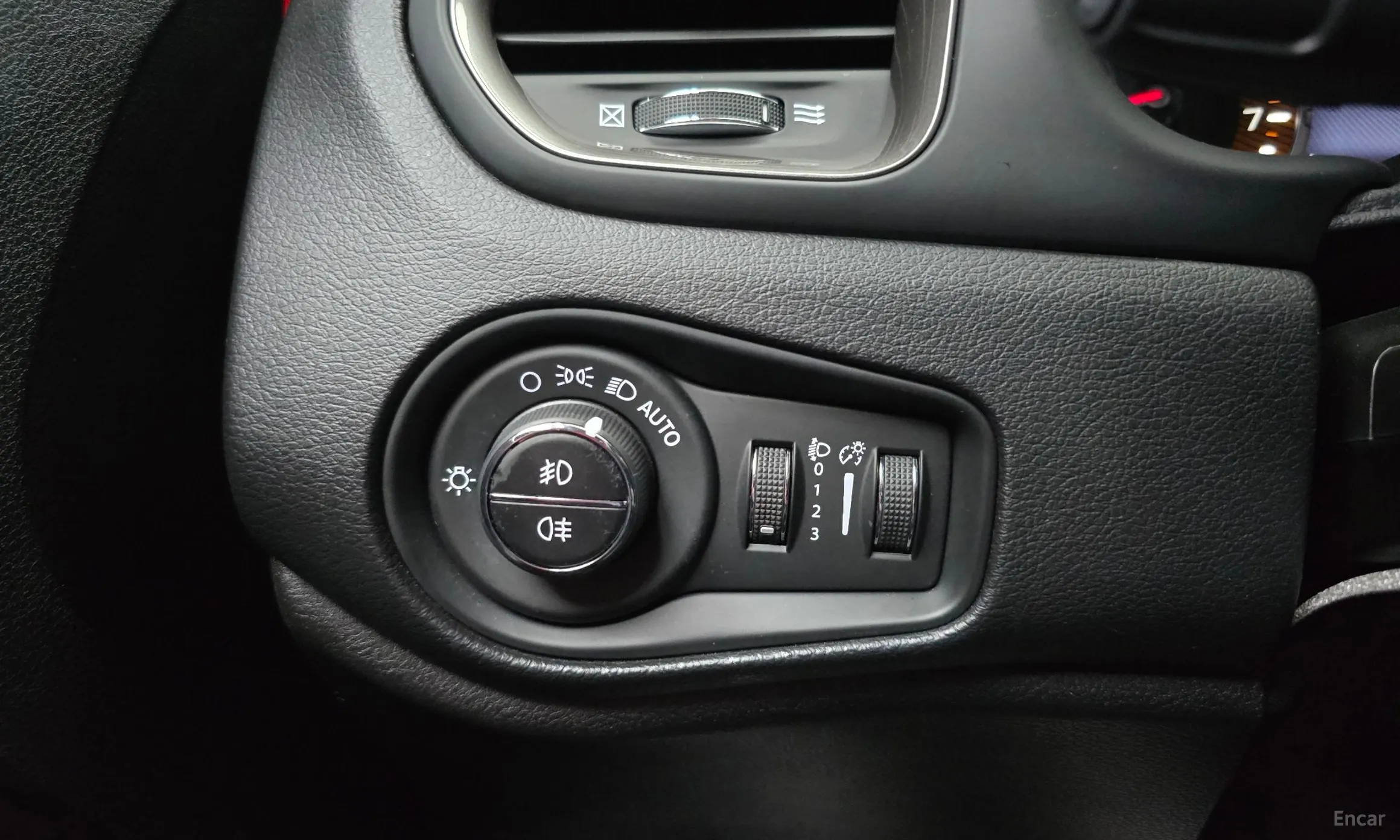 Jeep Renegade превью 19