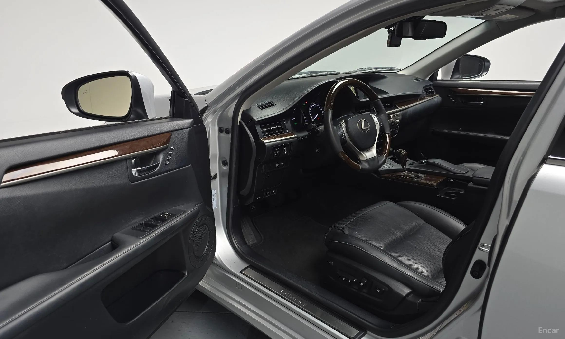 Lexus New ES300h превью 10