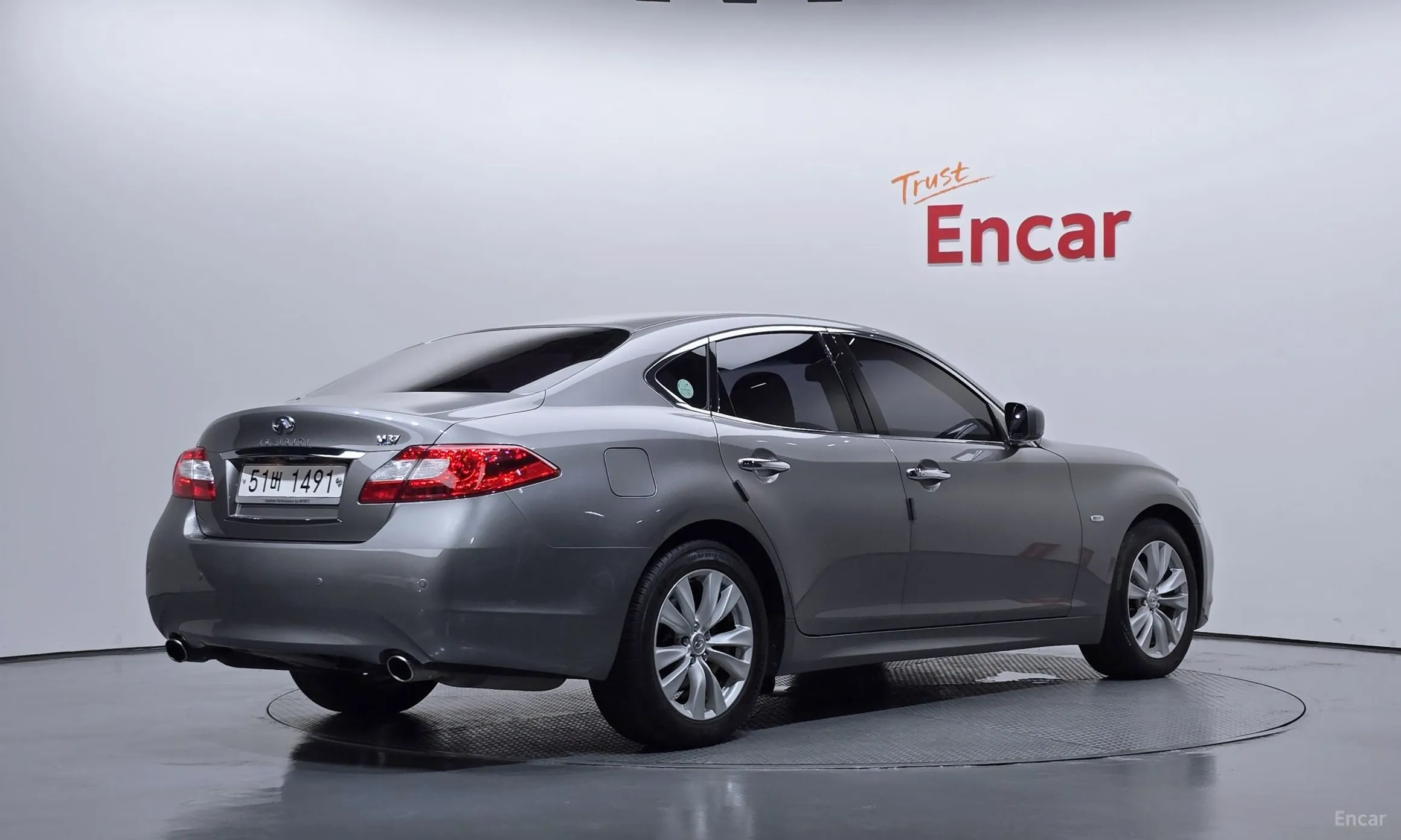 Infiniti M37