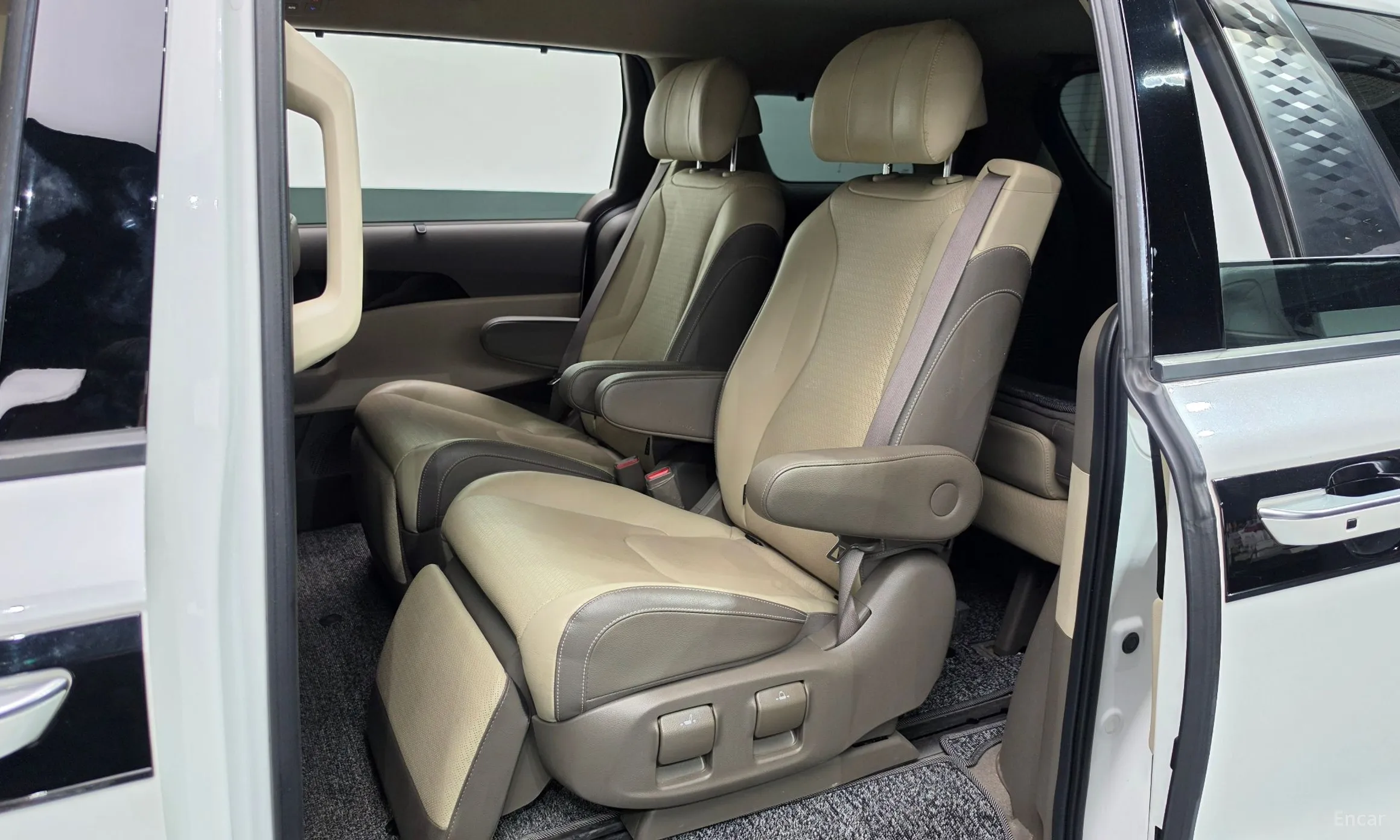 Kia Carnival Gen 4 превью 11
