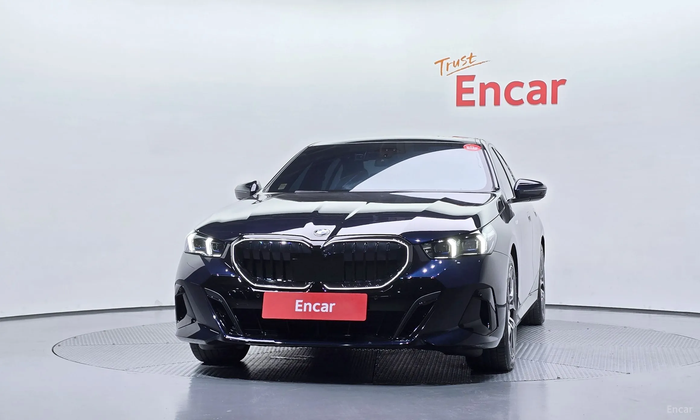 BMW 5 Series (G60) превью 3