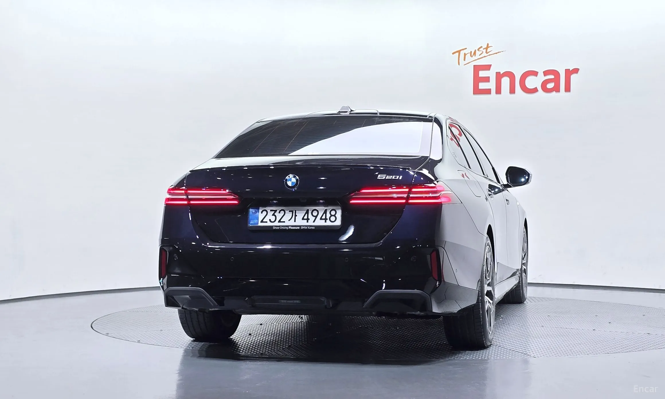 BMW 5 Series (G60) превью 4