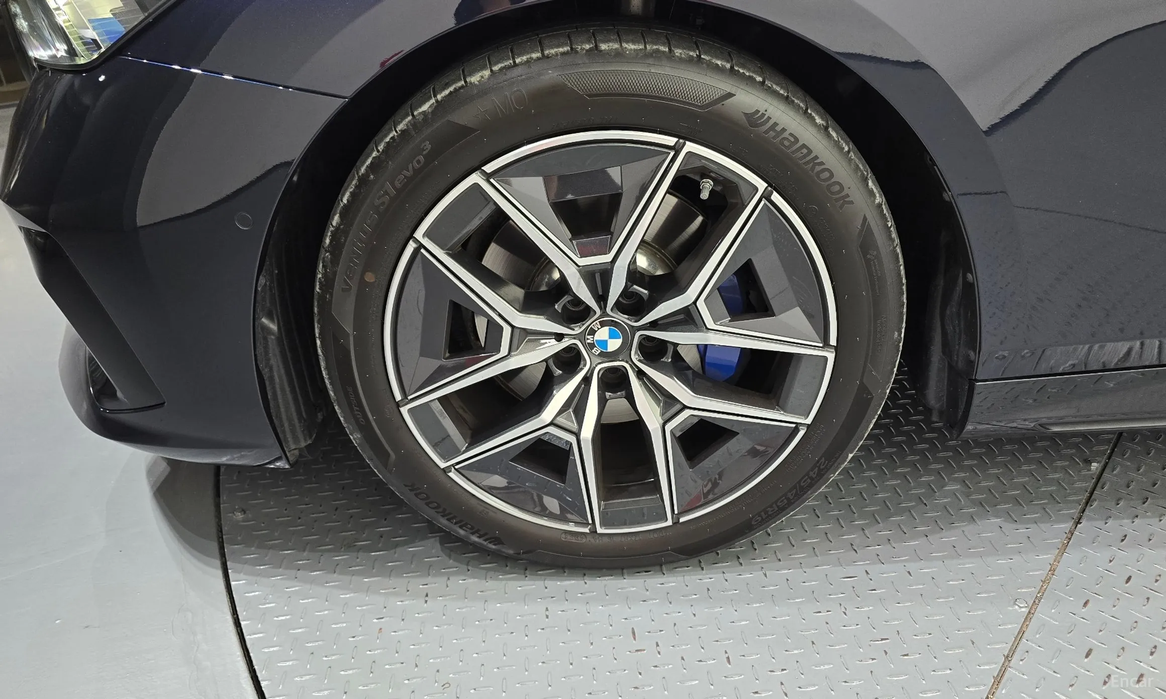 BMW 5 Series (G60) превью 5