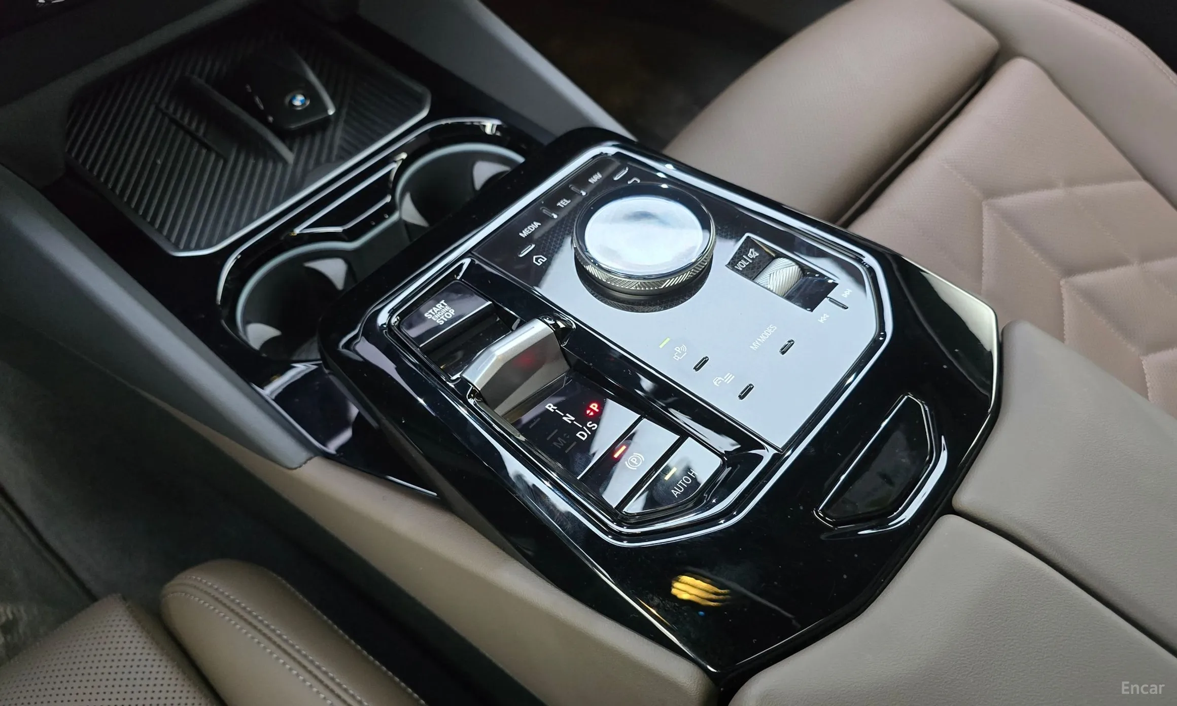 BMW 5 Series (G60) превью 9