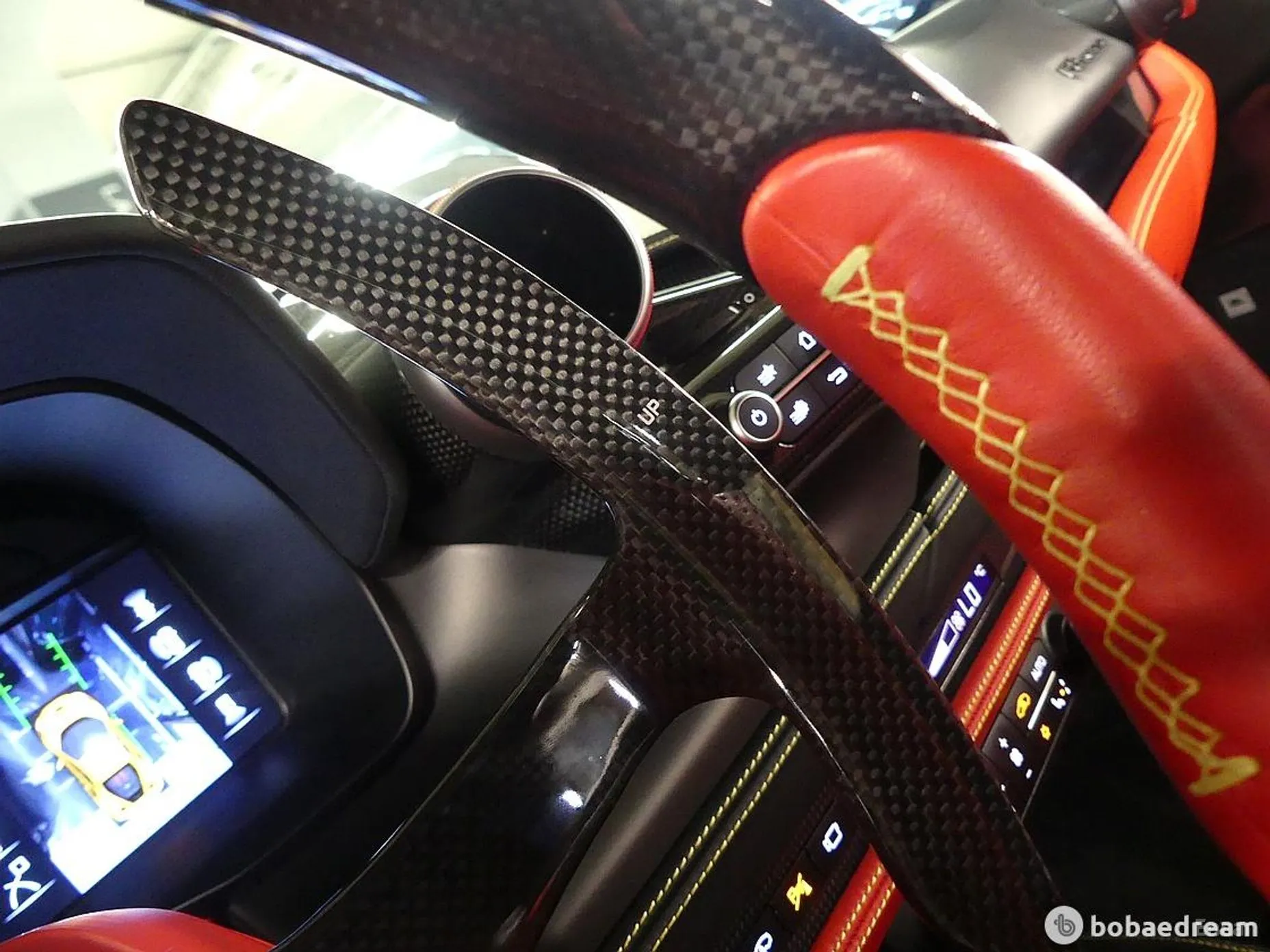 Ferrari F8 Tributo превью 17