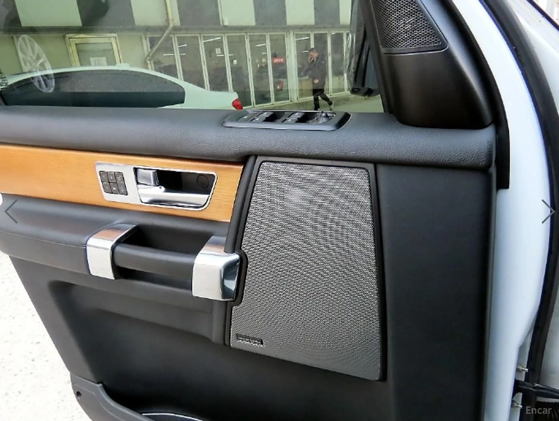 Land Rover Discovery 4 превью 11