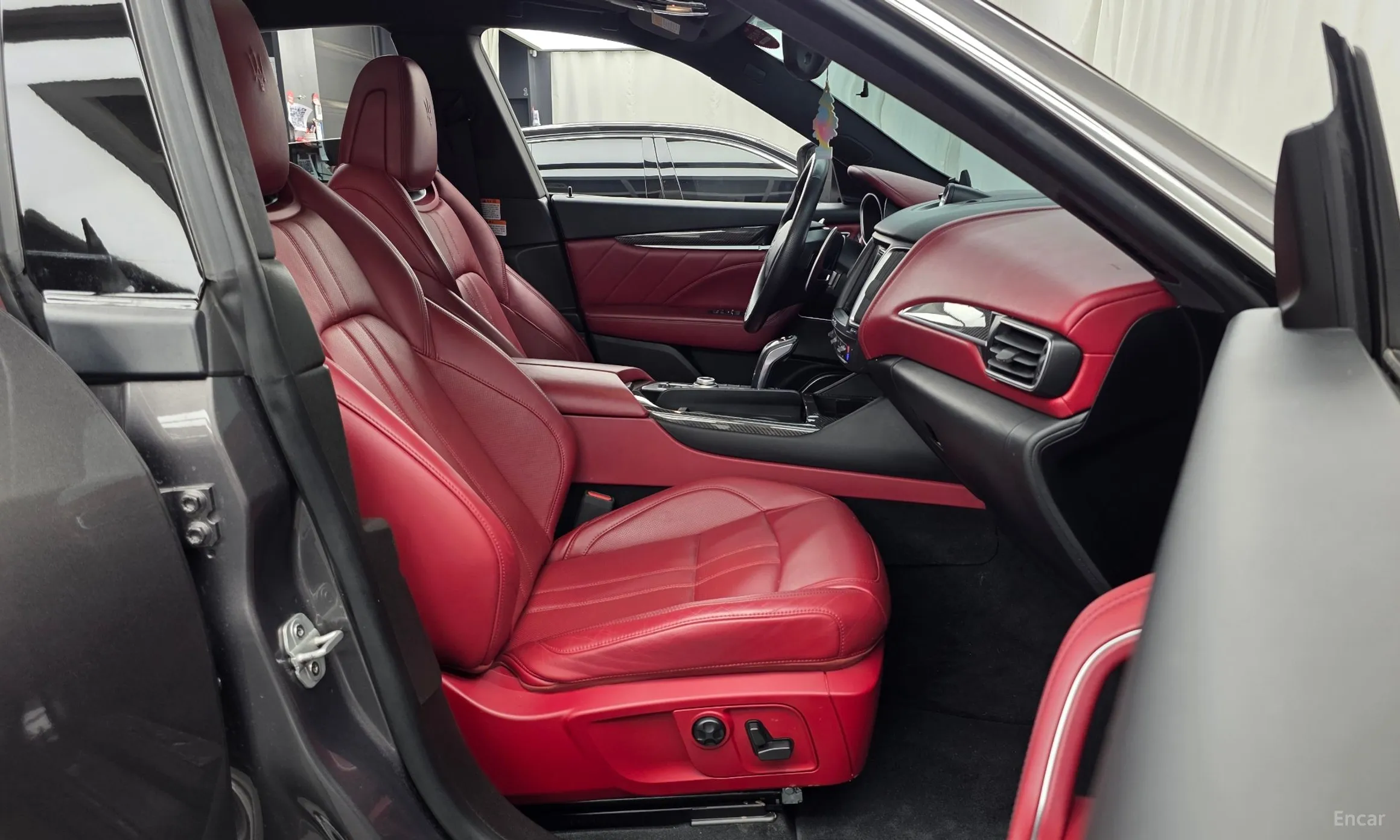 Maserati Levante превью 11