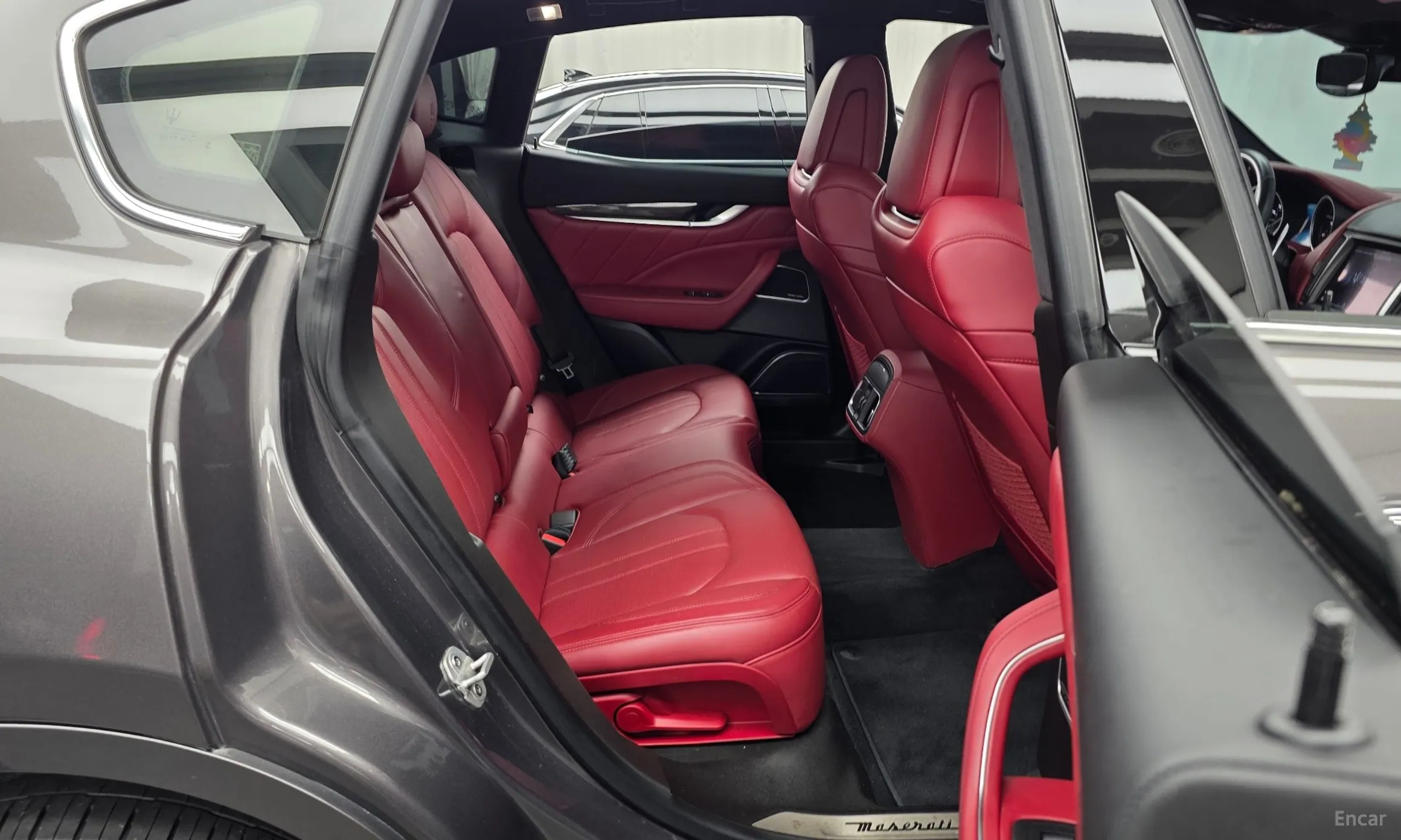 Maserati Levante превью 12