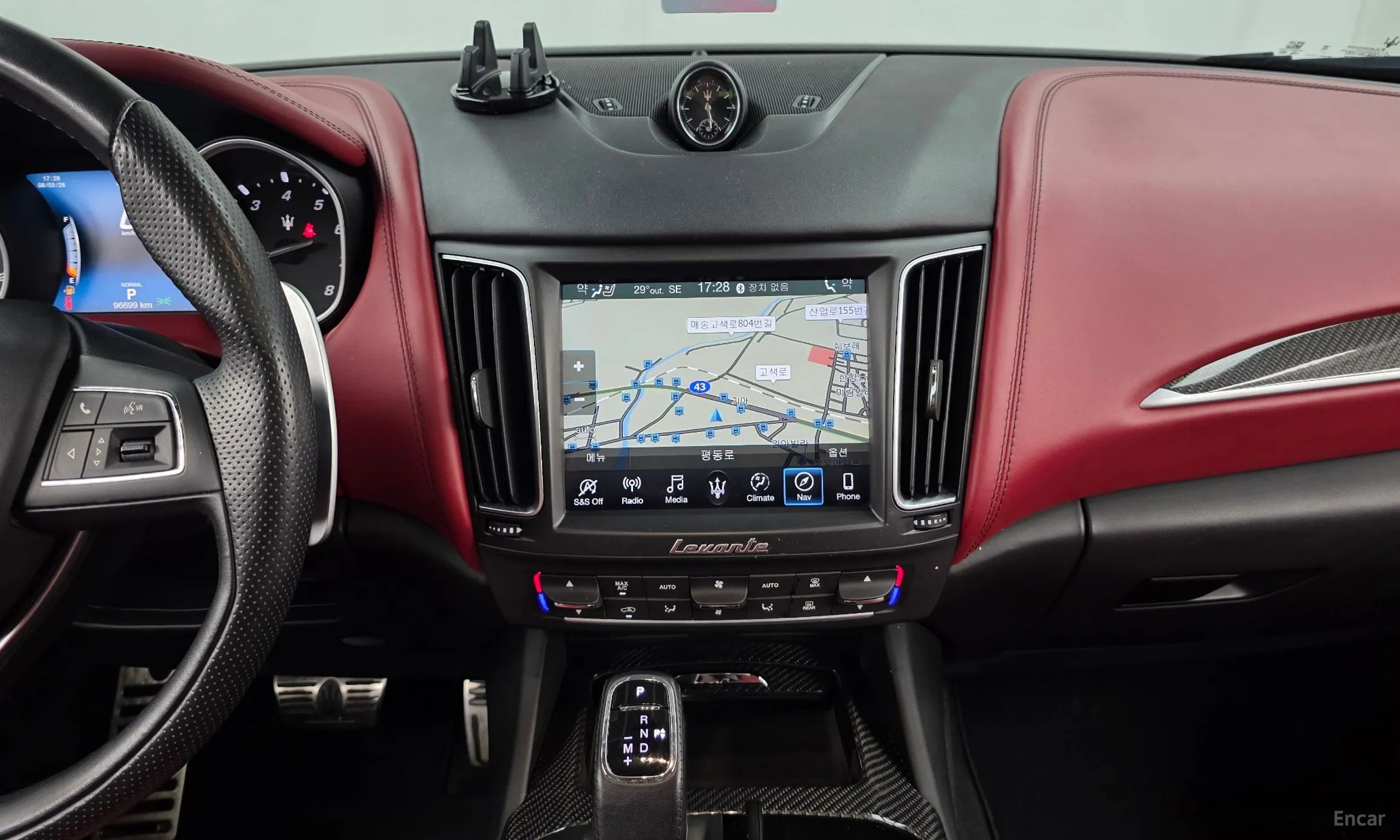 Maserati Levante превью 14