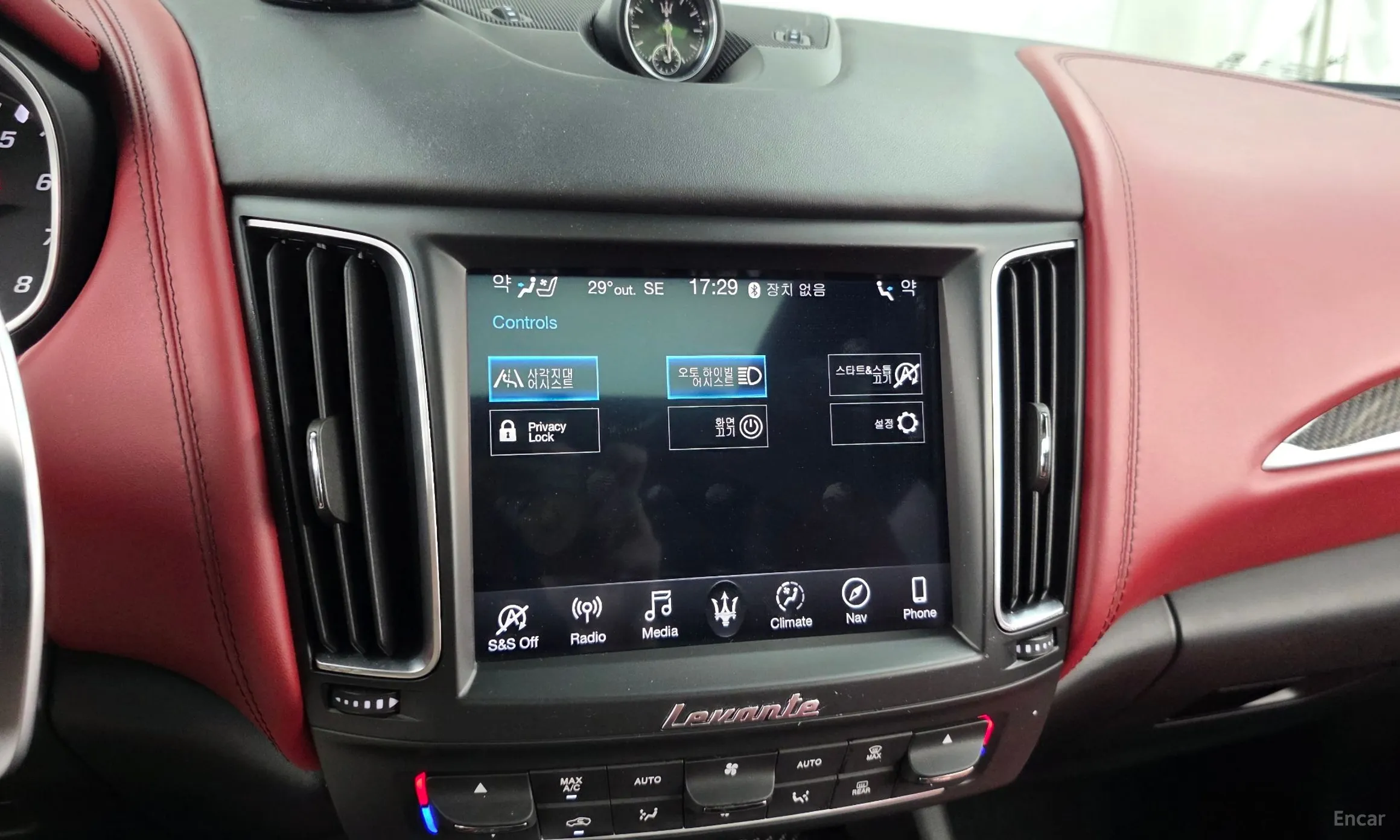 Maserati Levante превью 16