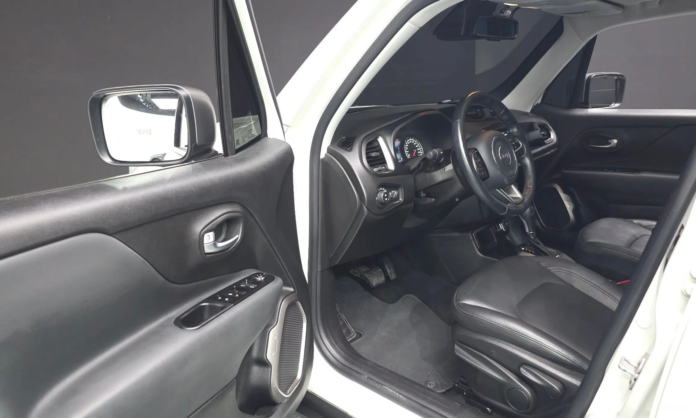 Jeep Renegade превью 10