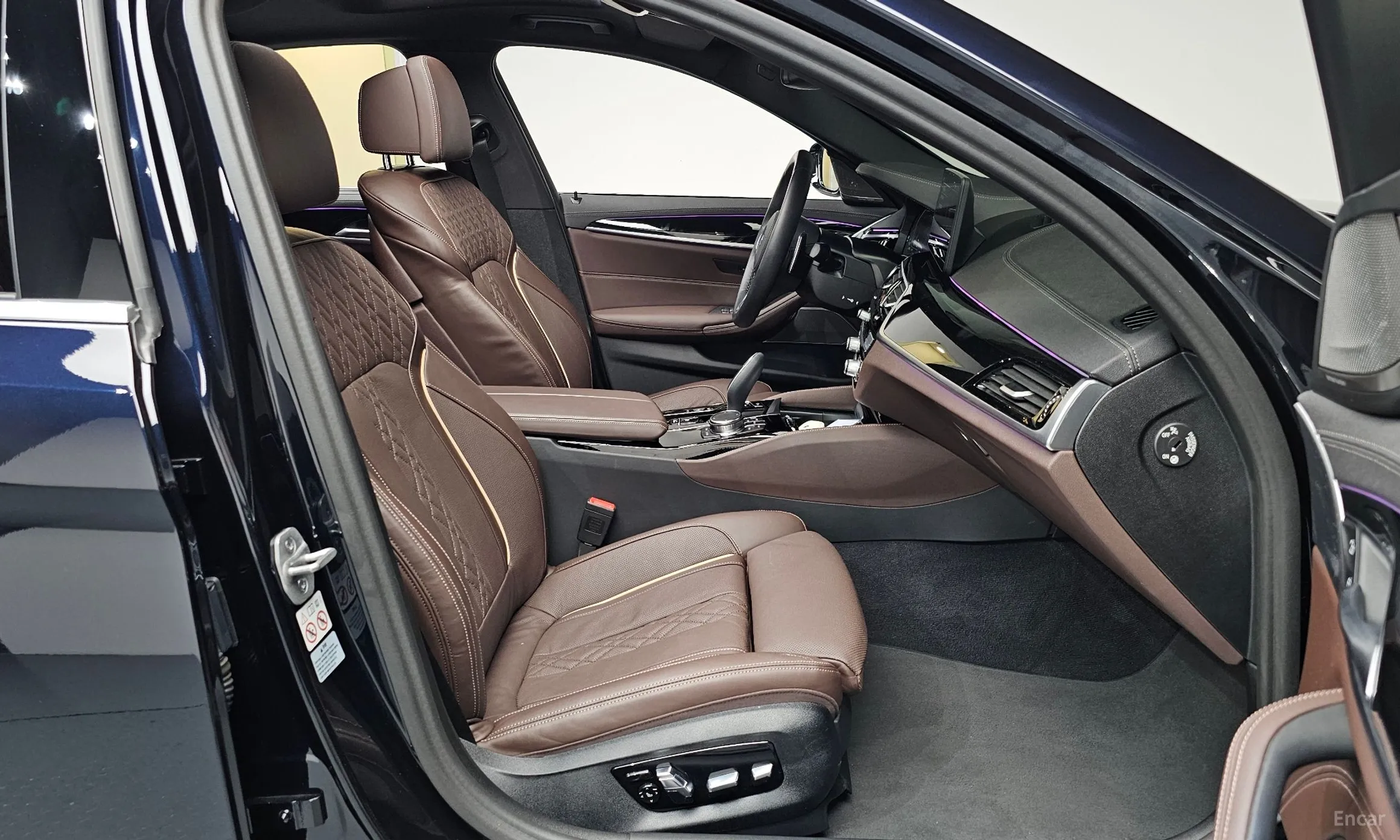 BMW 5 Series (G30) превью 11