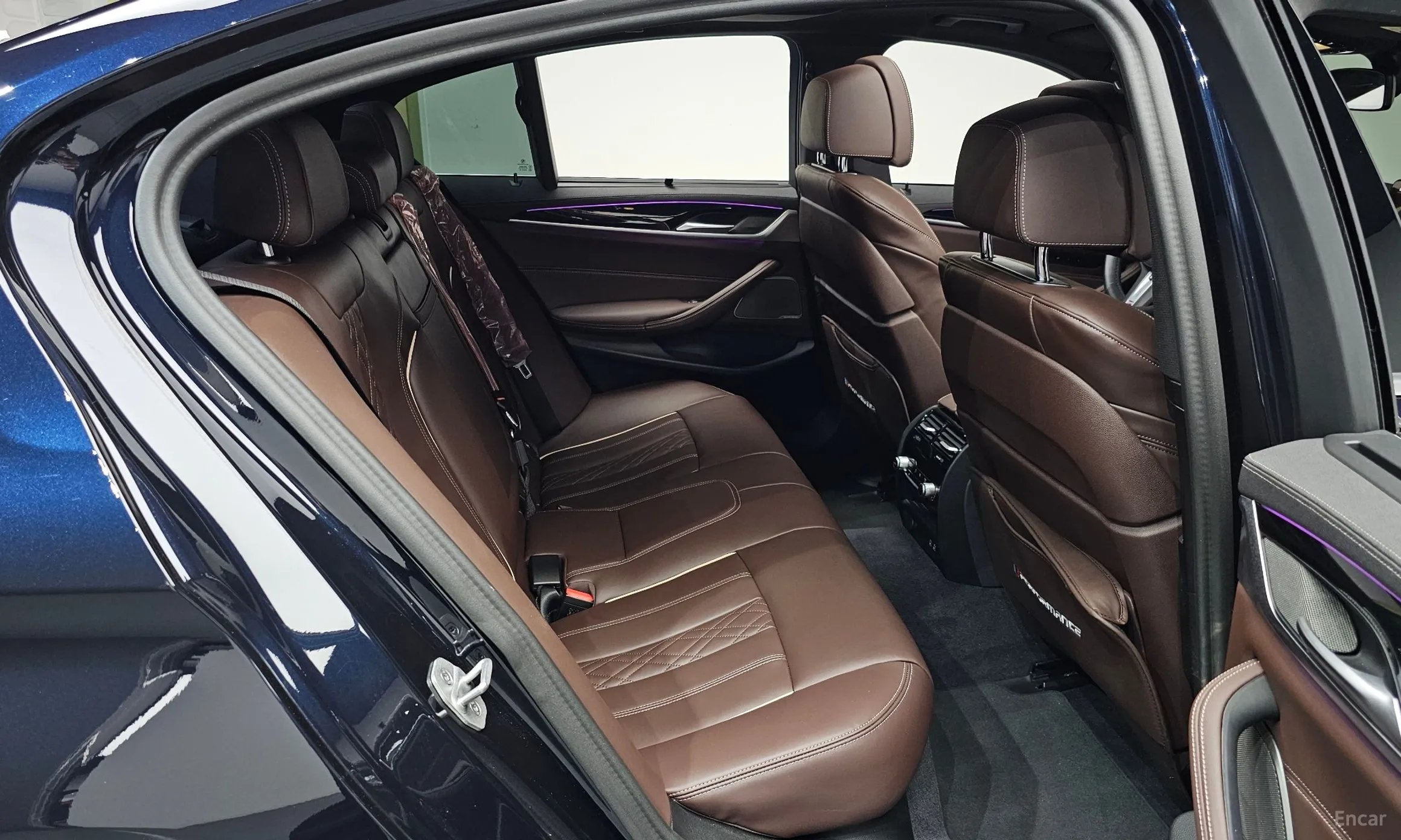 BMW 5 Series (G30) превью 12