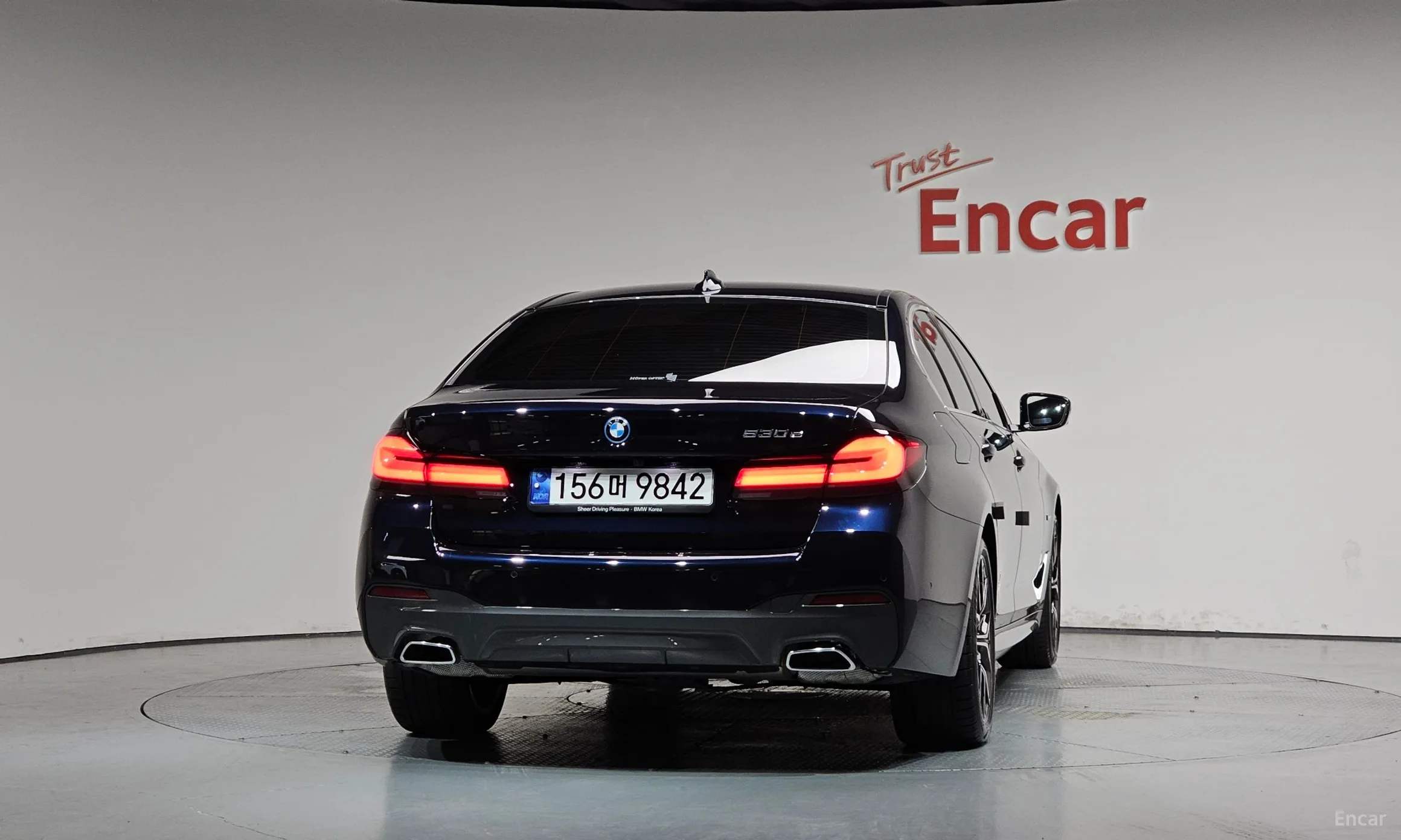 BMW 5 Series (G30) превью 4