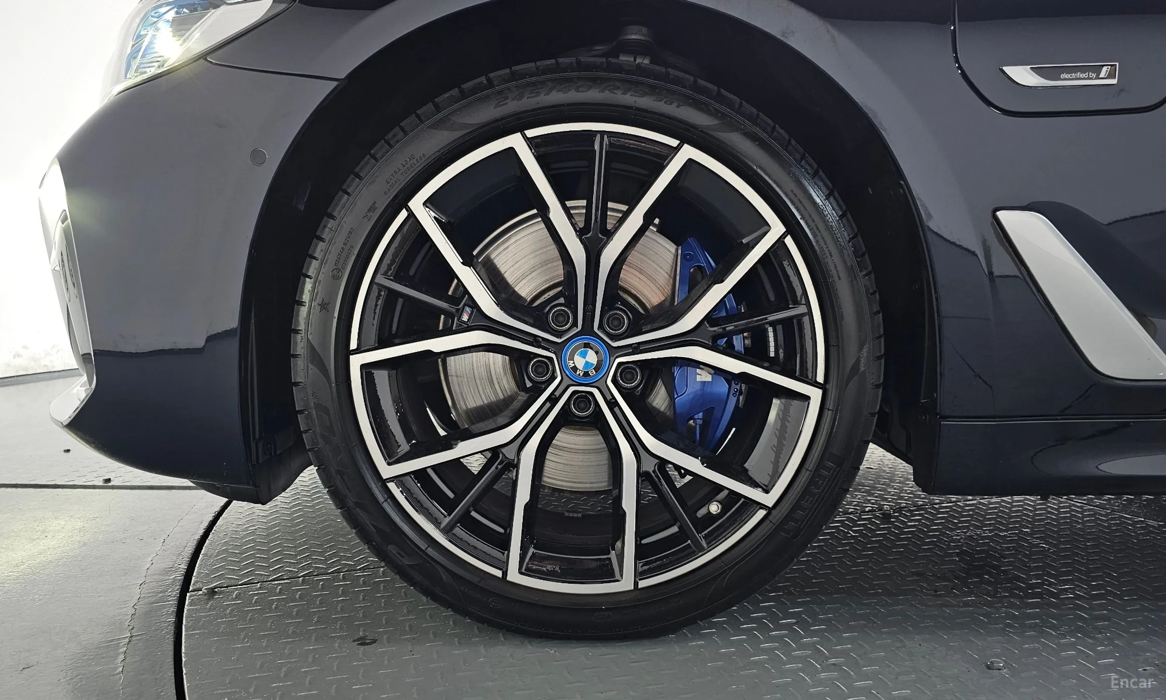 BMW 5 Series (G30) превью 5