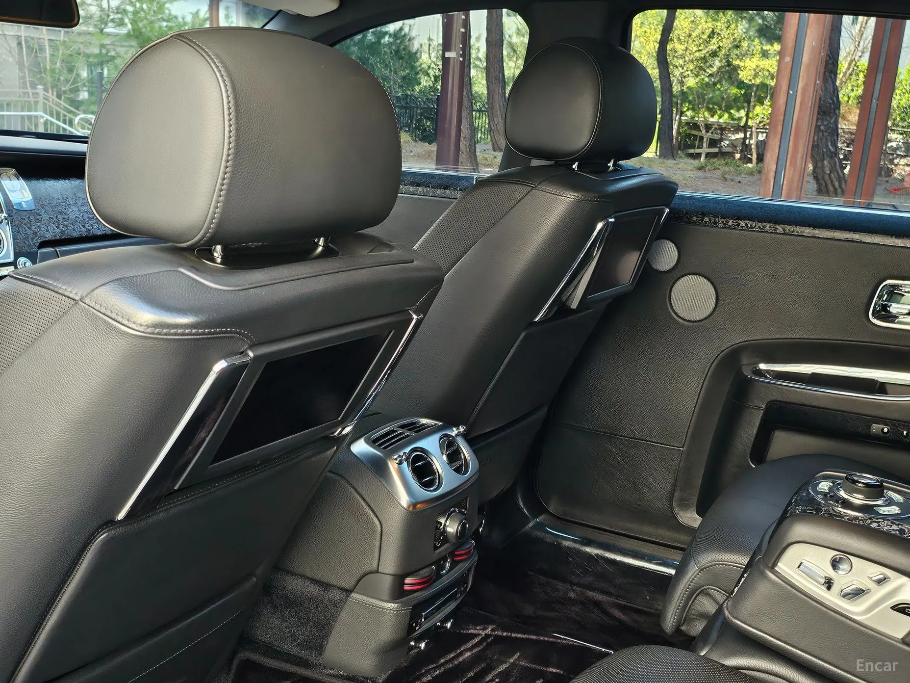 Rolls-Royce Ghost превью 11