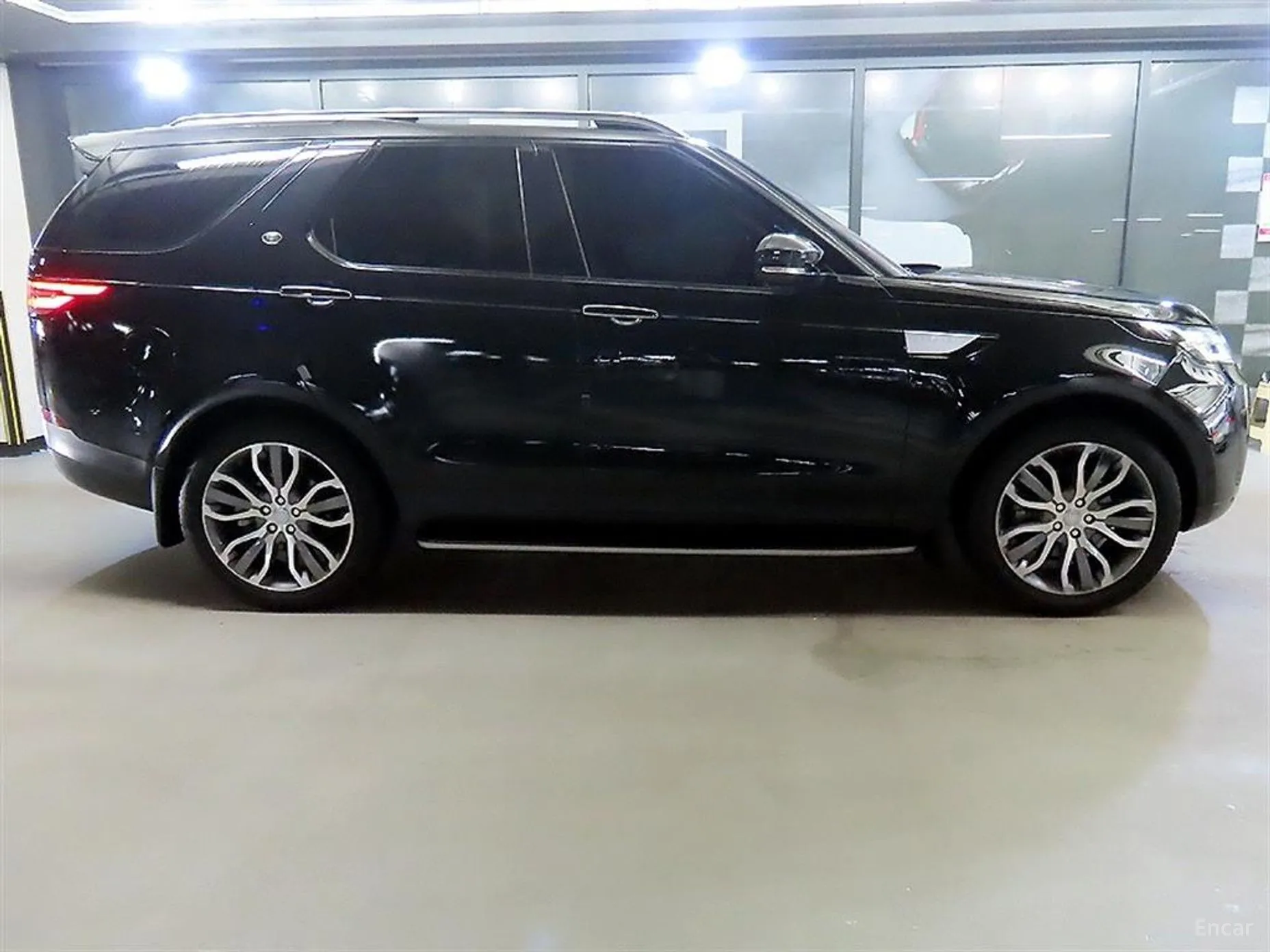 Land Rover Discovery 5 превью 3