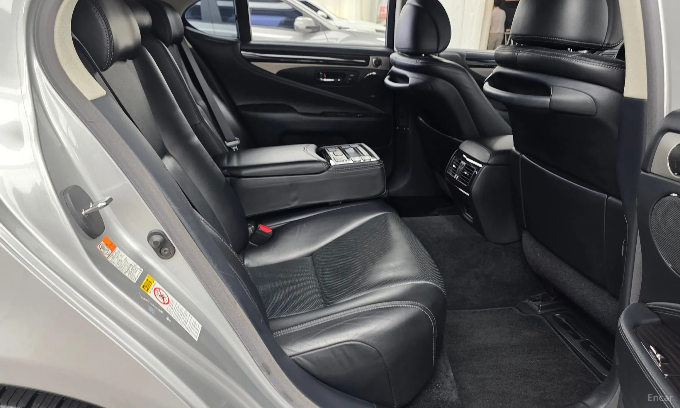 Lexus LS460 превью 12