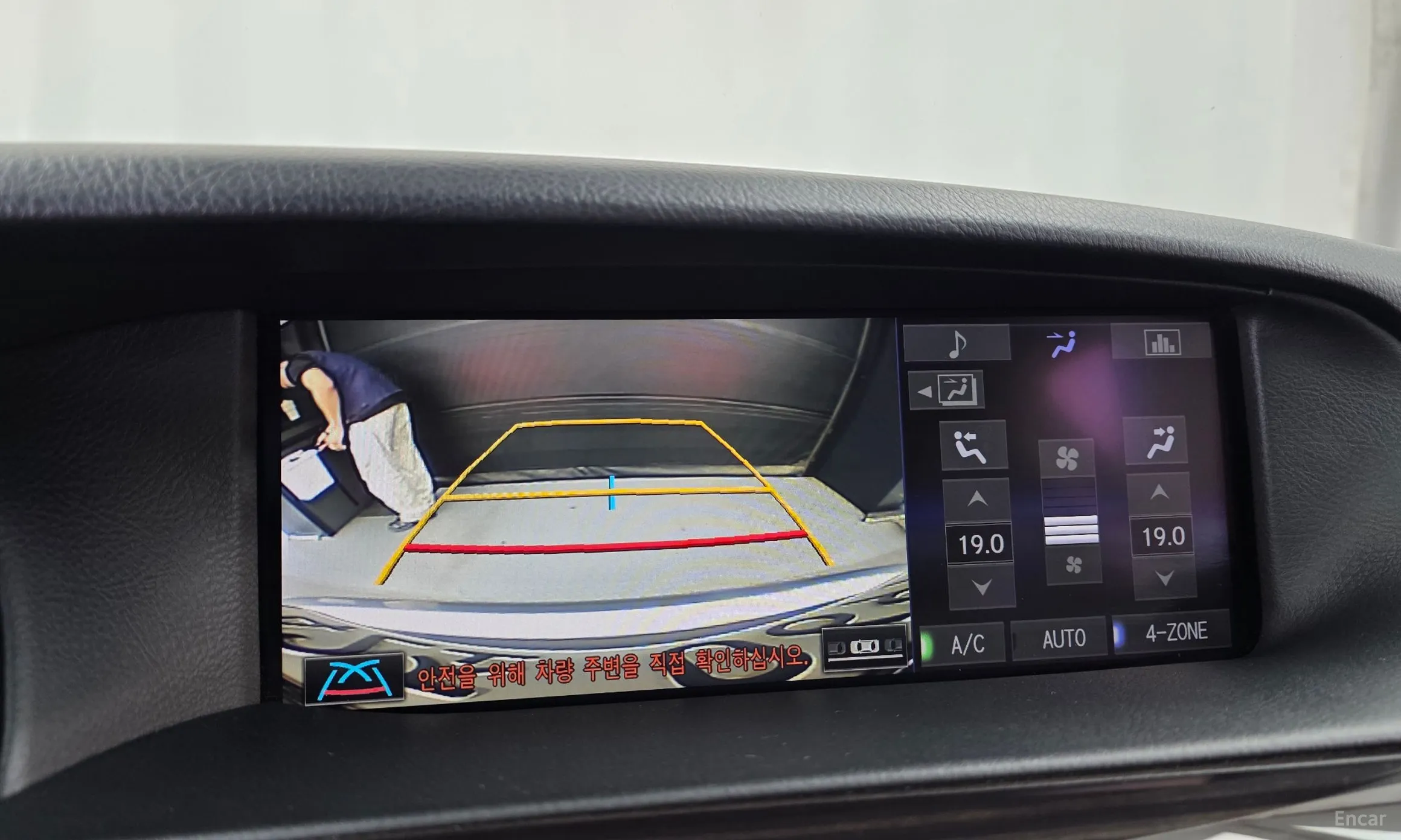 Lexus LS460 превью 15