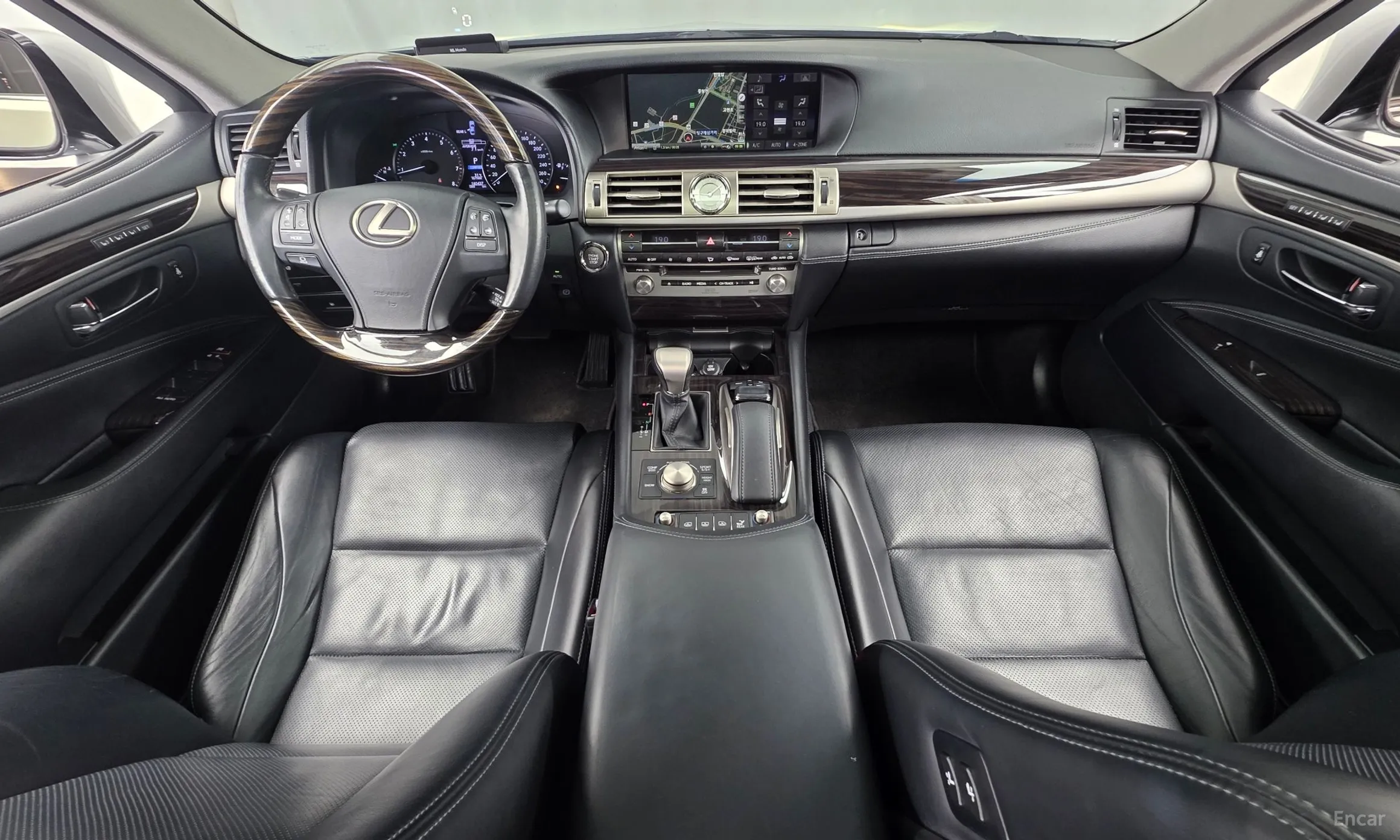 Lexus LS460 превью 7