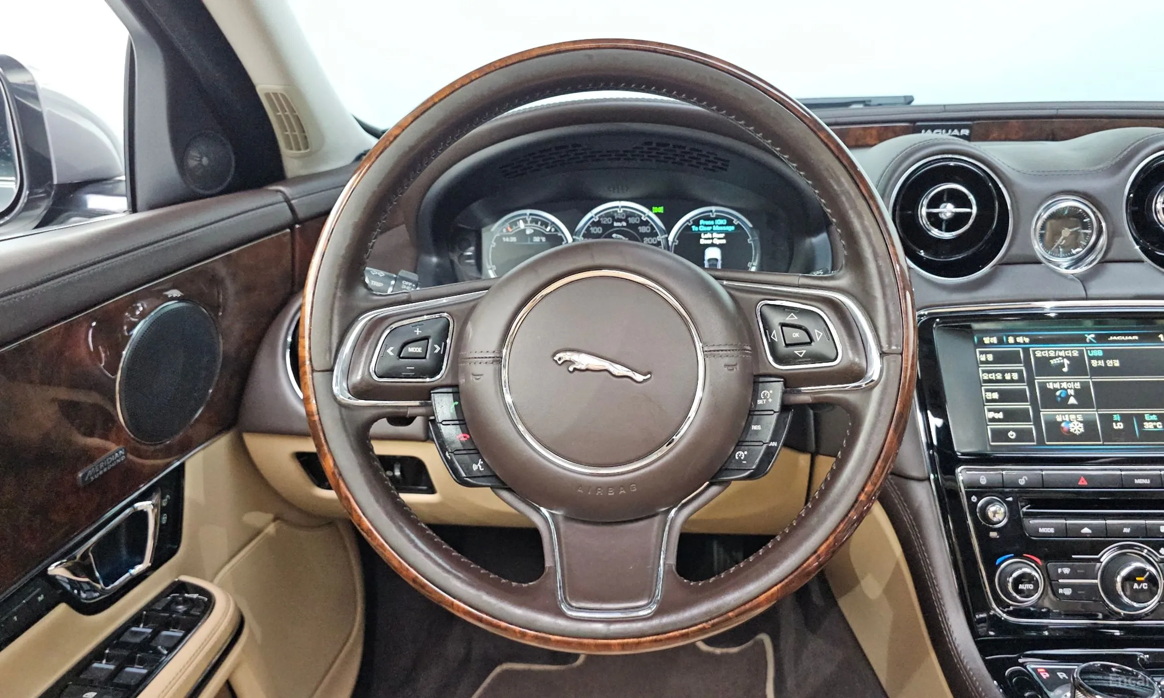Jaguar All New XJ превью 11