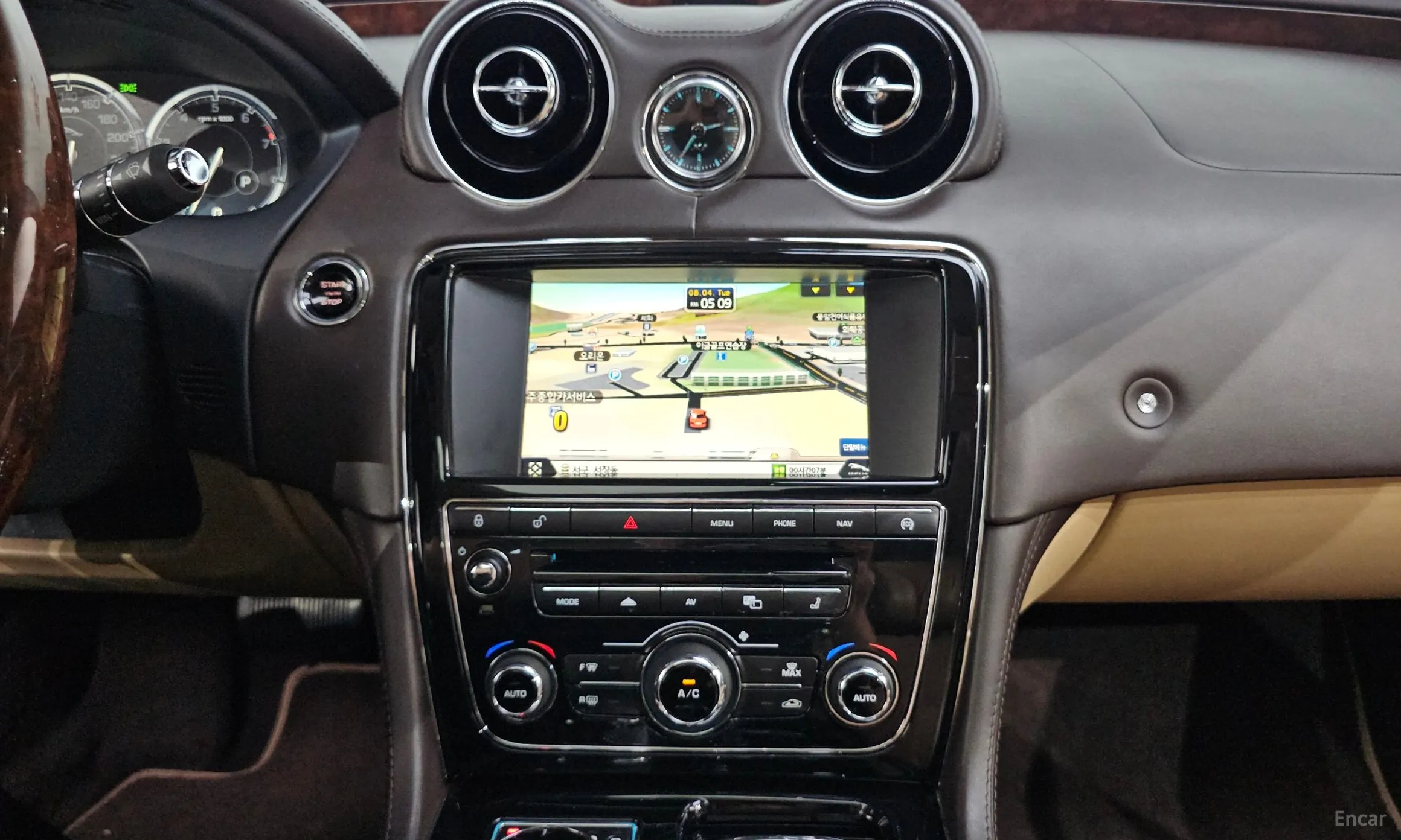 Jaguar All New XJ превью 12