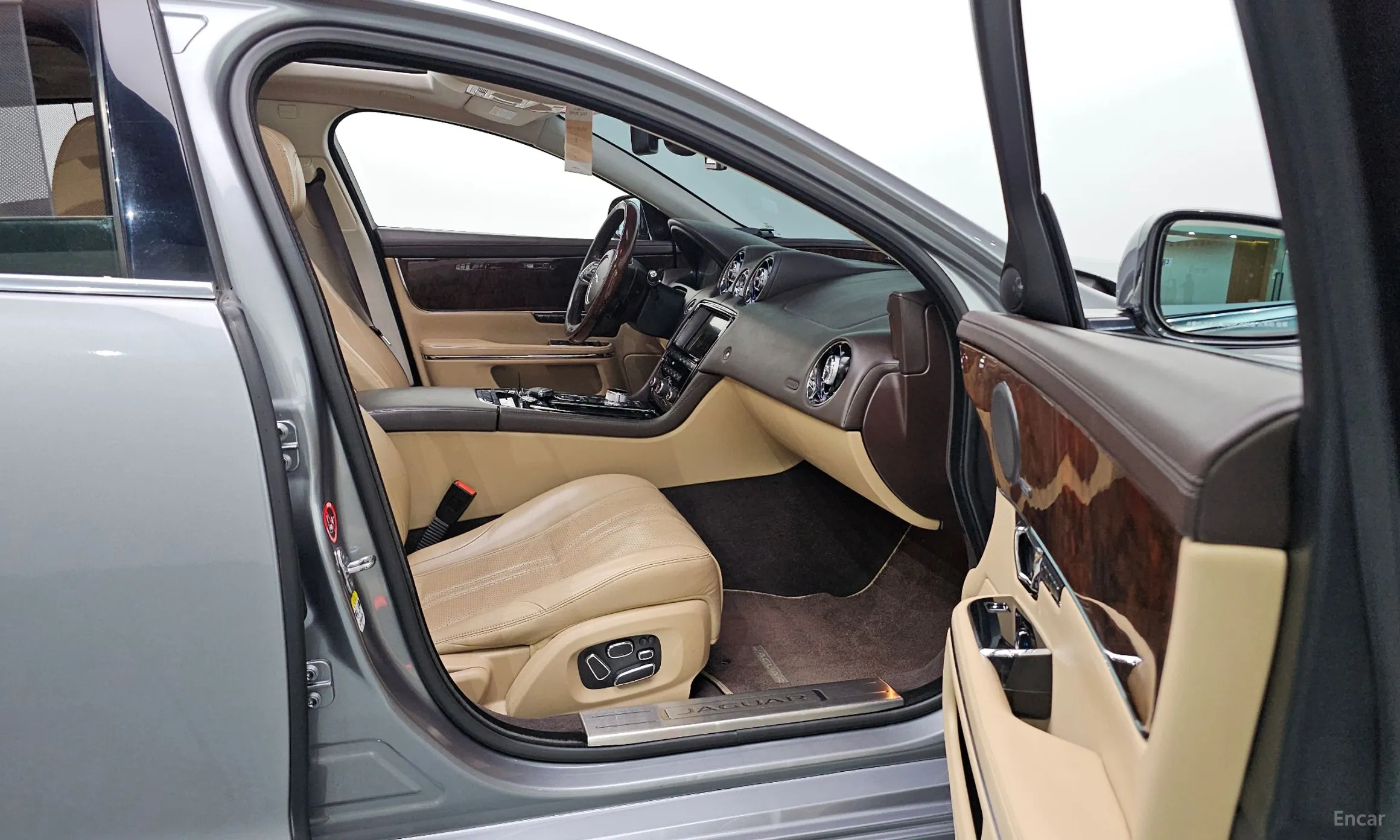 Jaguar All New XJ превью 17