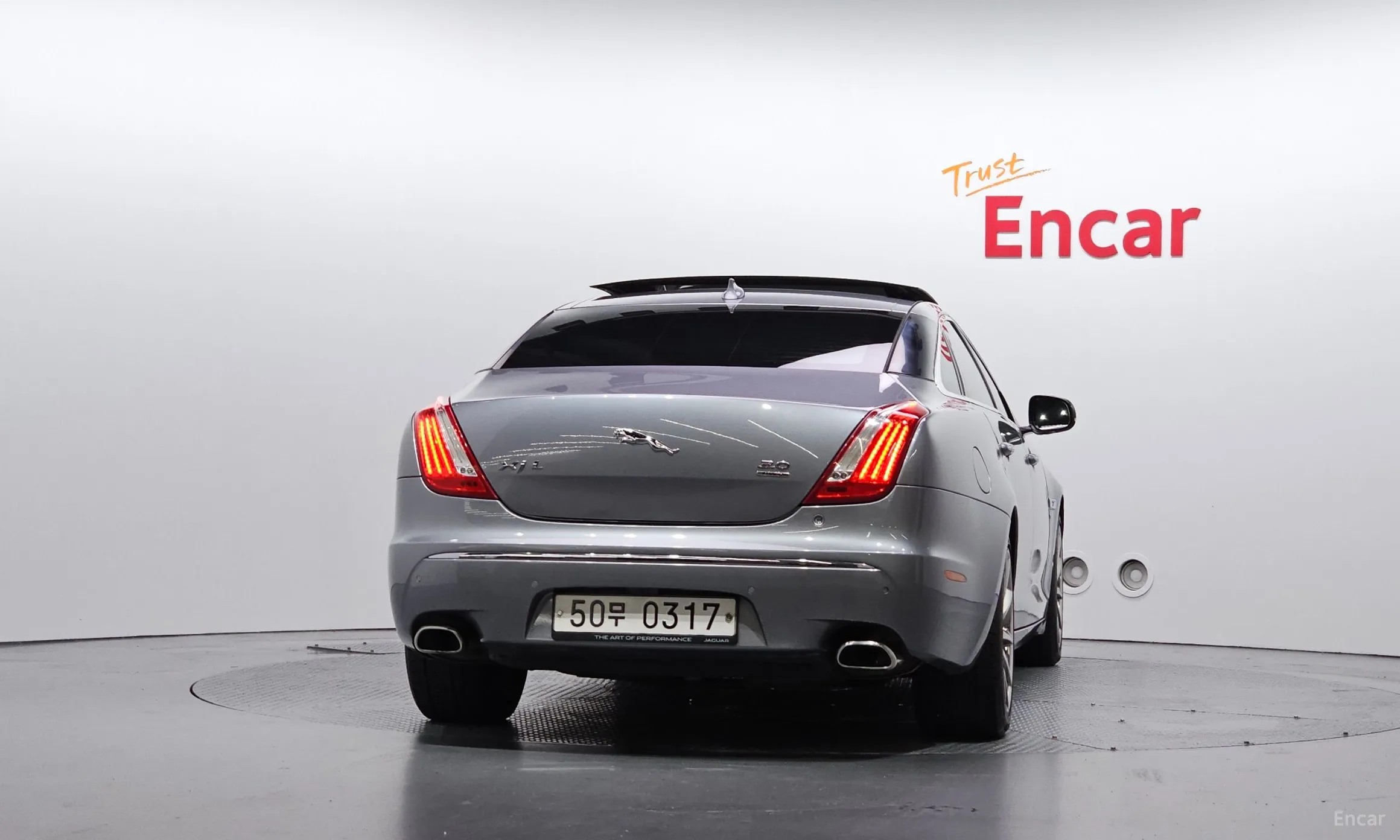 Jaguar All New XJ превью 4