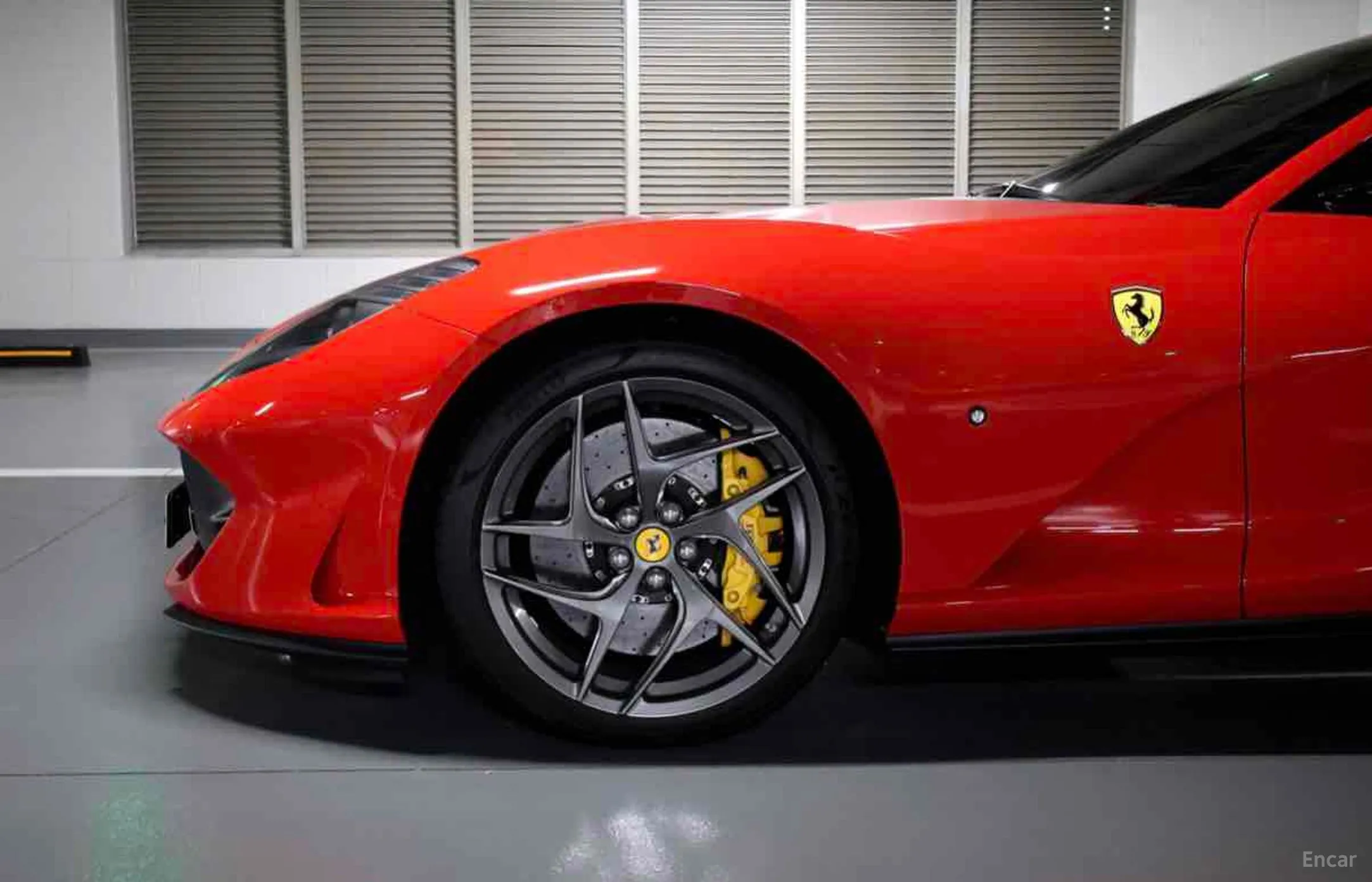 Ferrari 812 Superfast превью 5